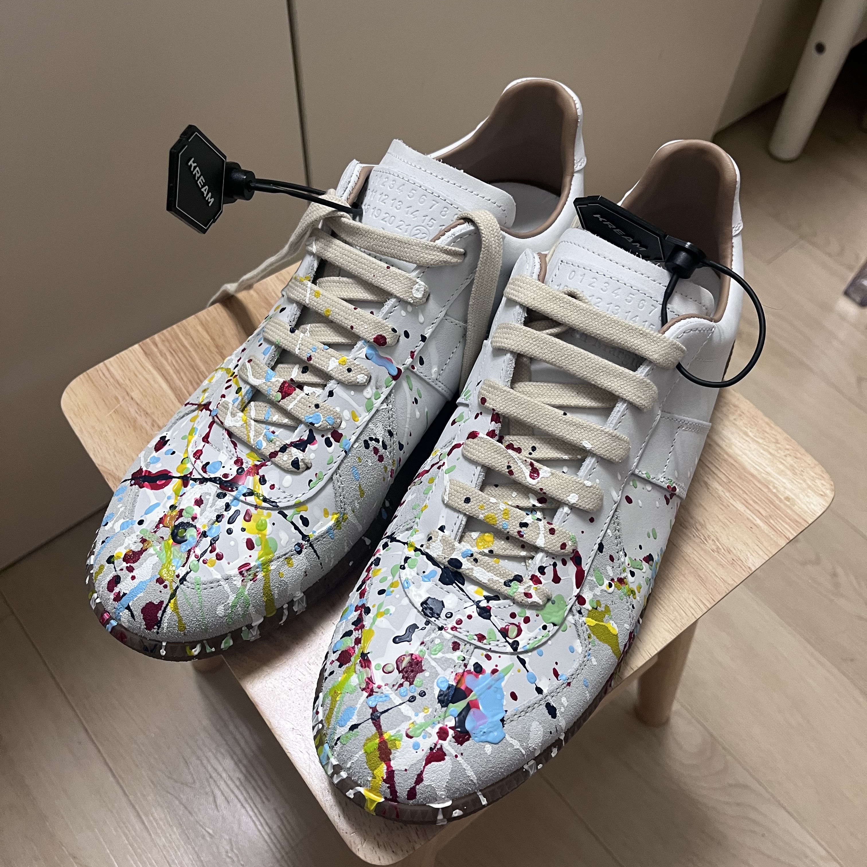 Maison Margiela Replica Paint Drop Sneakers 착용 스타일