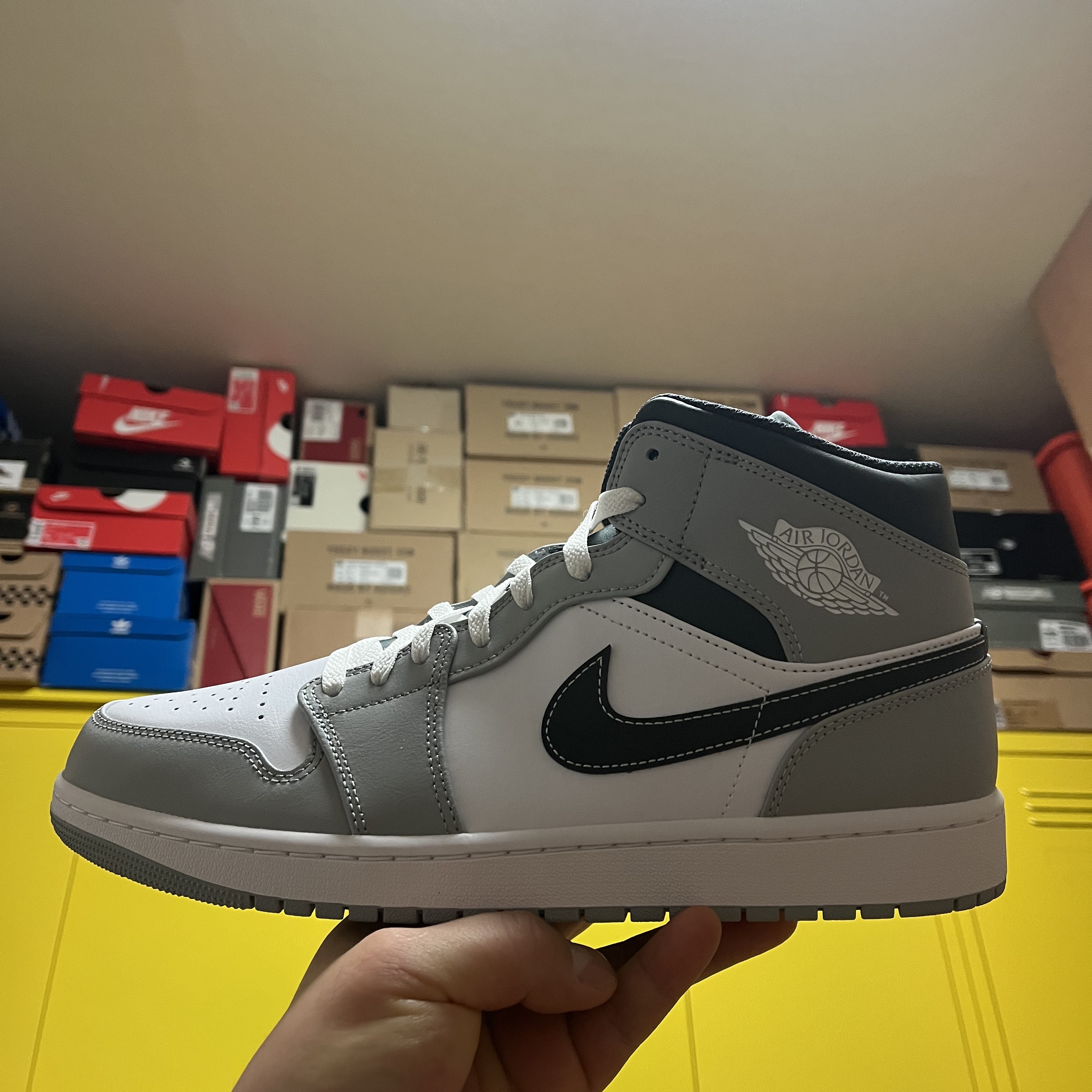 Jordan 1 Mid Light Smoke Grey Anthracite 착용 스타일