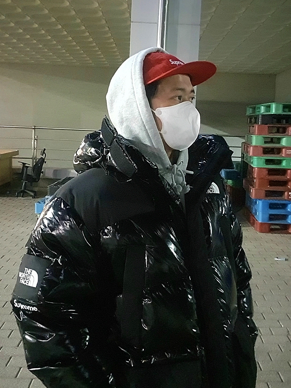 Supreme x The North Face 700-Fill Down Parka Black - 22FW 착용 스타일