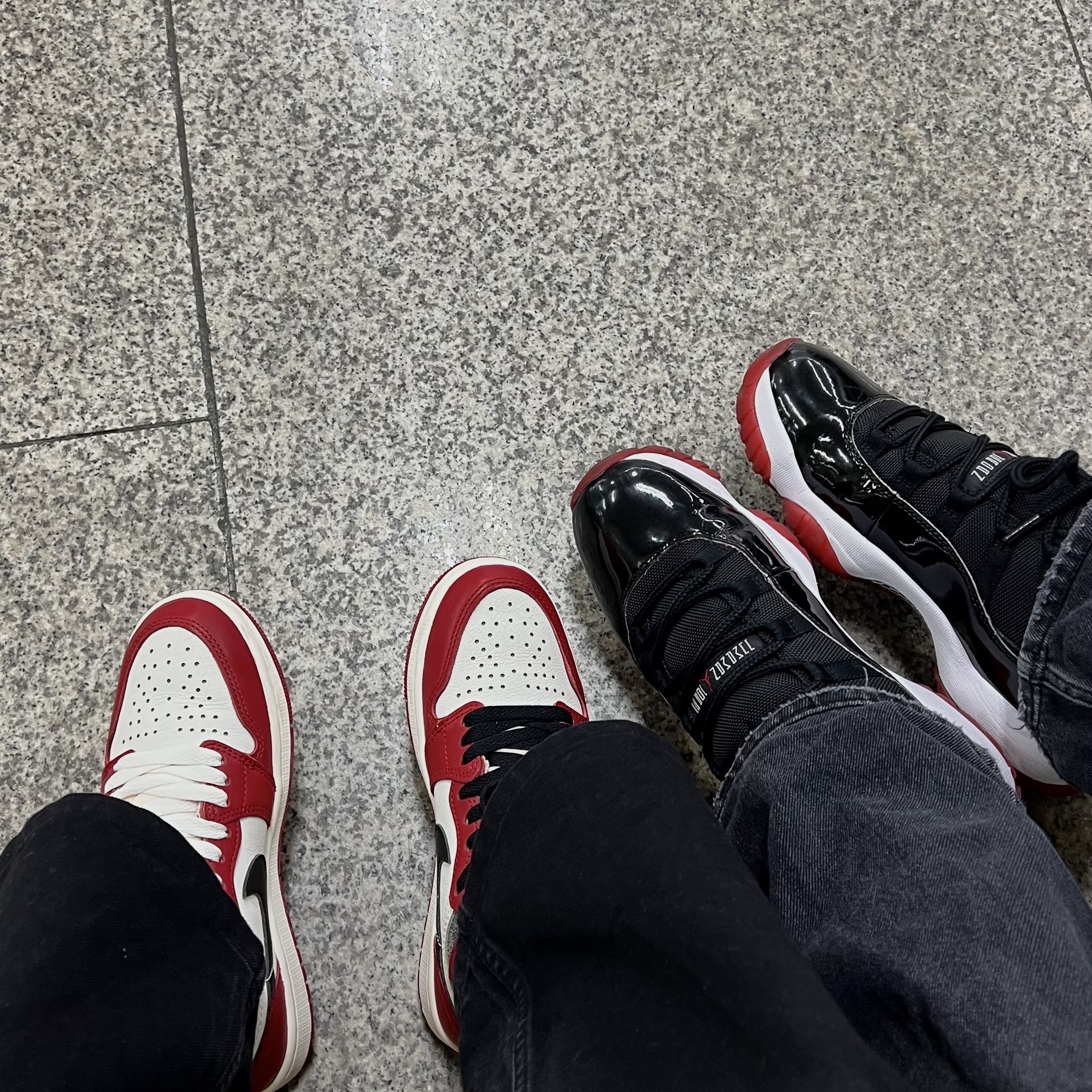 Jordan 1 Retro High OG Chicago 2022, Jordan 11 Retro Bred 2019 착용 스타일 - 1