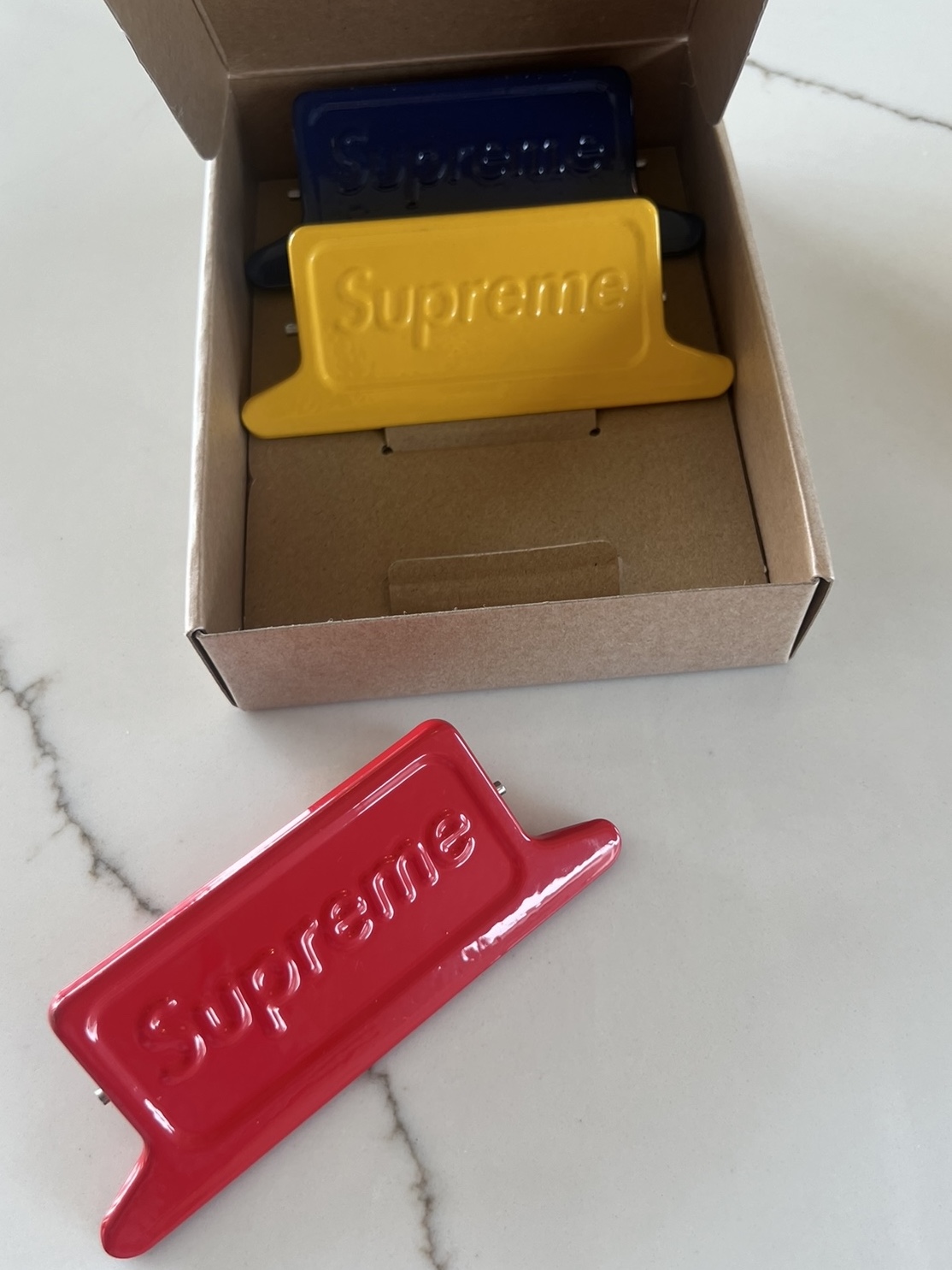 Supreme x Dulton Small Clips Multicolor (Set Of 3), Supreme Field Backpack Red - 23SS 착용 스타일 - 1