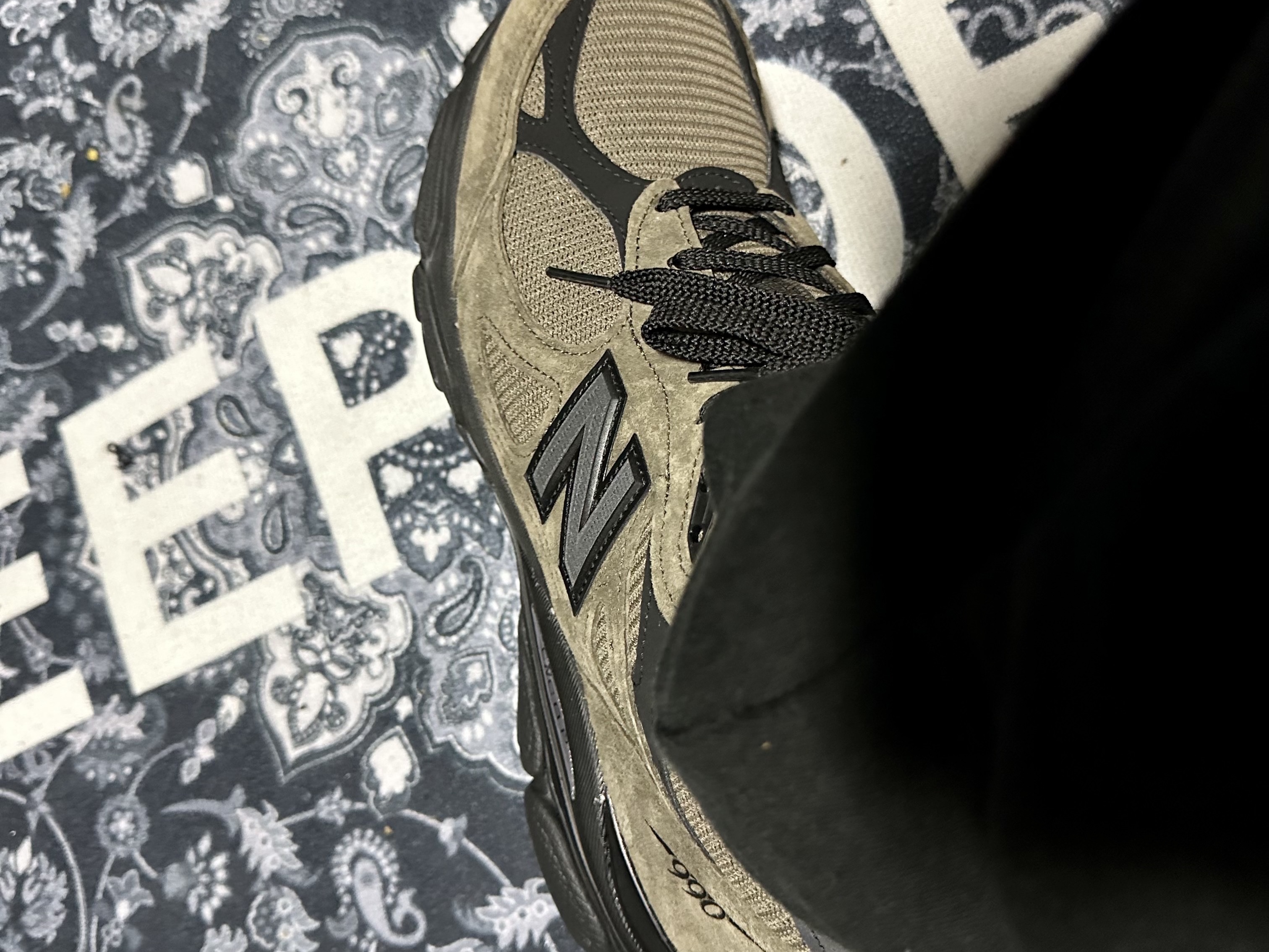 New Balance x JJJJound 990v3 Brown Black 착용 스타일 - 5