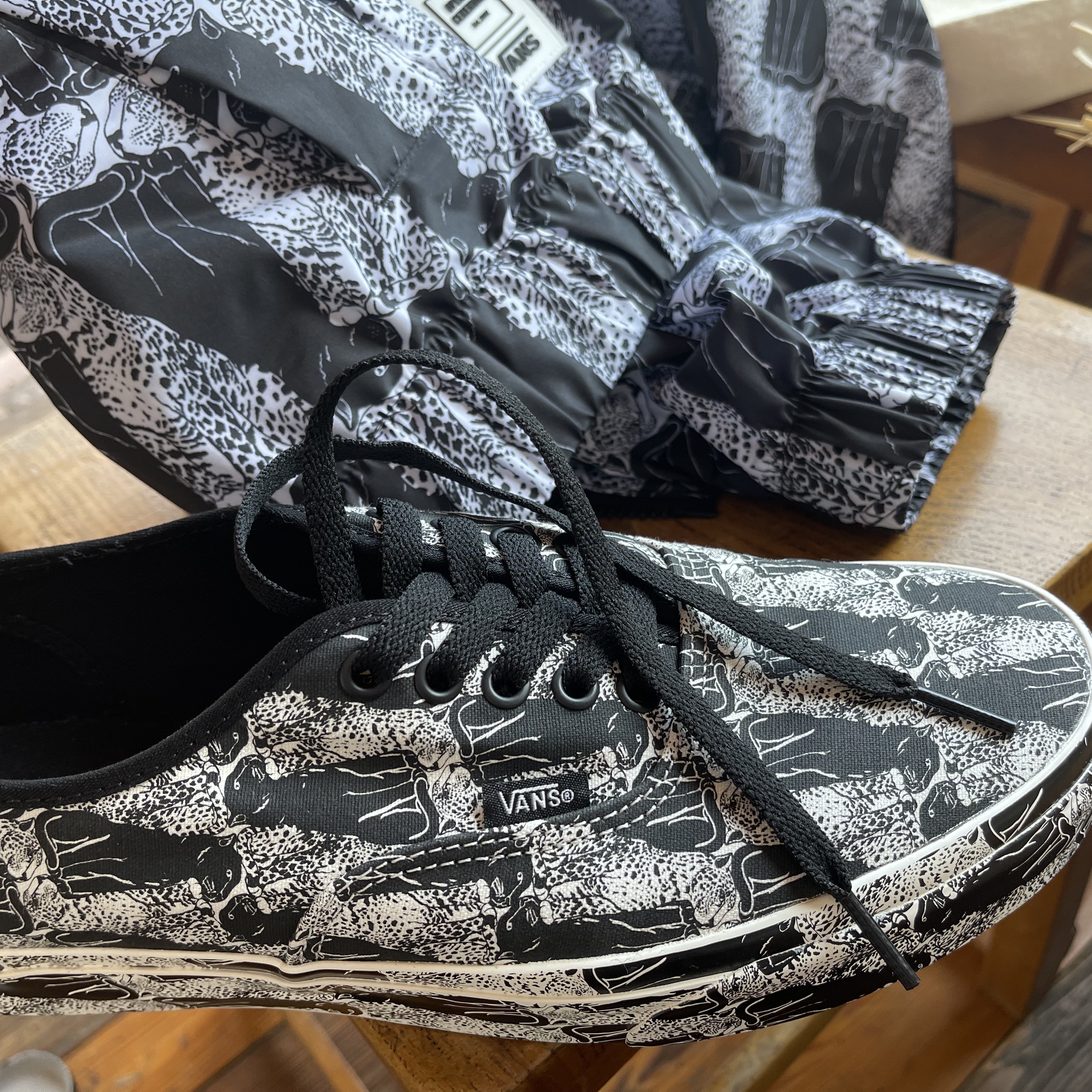 Vans x Opening Ceremony Authentic Black 착용 스타일 - 4