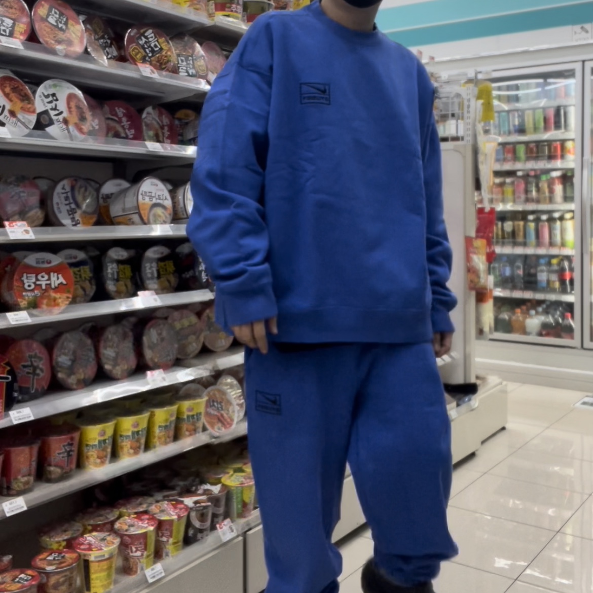 Nike x Stussy NRG Acid Washed Crewneck Game Royal (DR4024-480) 착용 스타일 - 3