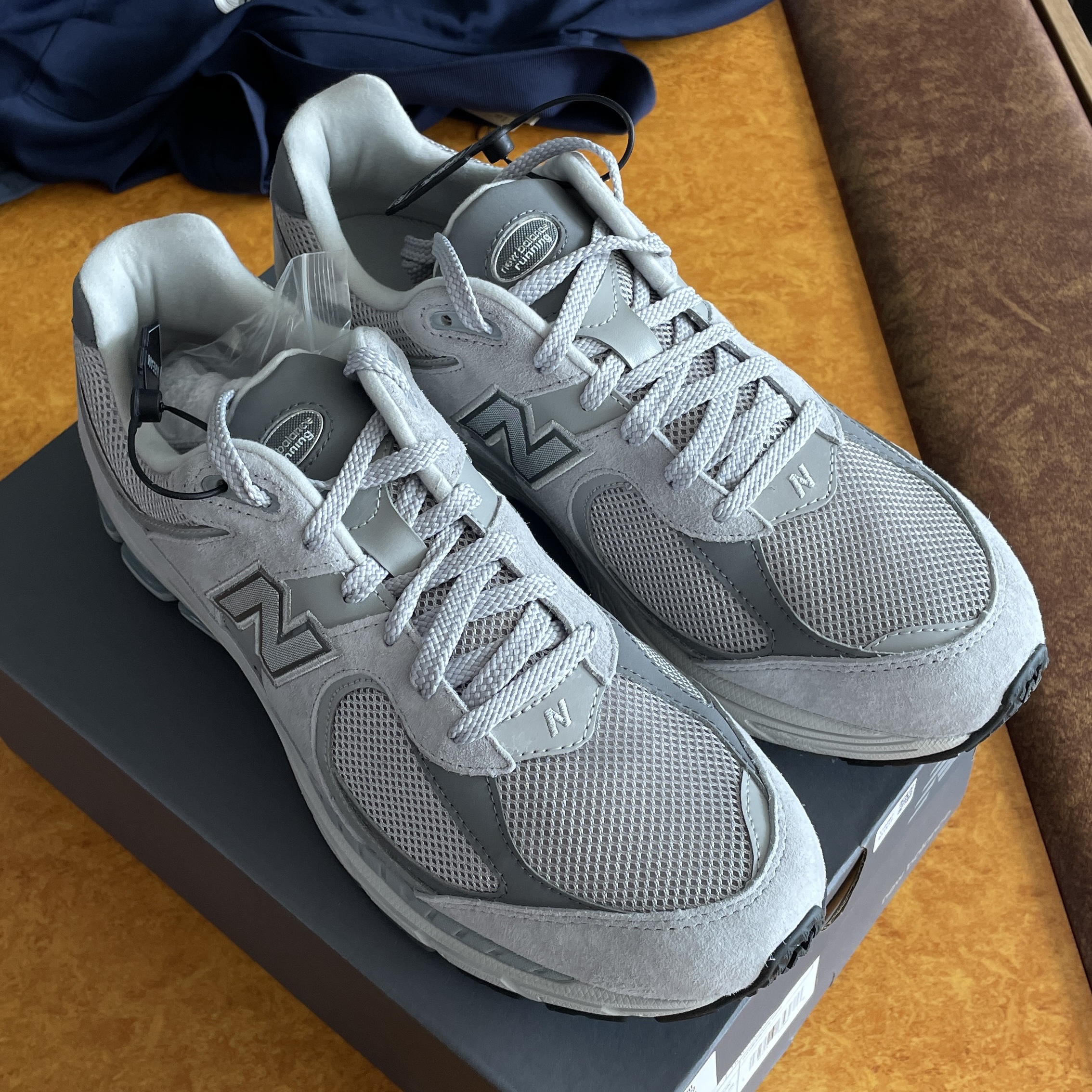 New Balance 2002R T2 Gray 착용 스타일 - 1