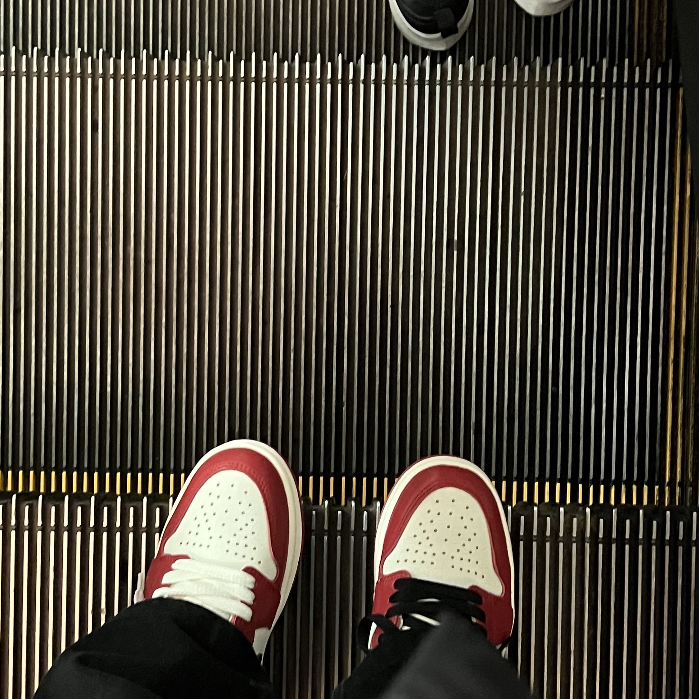 Jordan 1 Retro High OG Chicago 2022, Jordan 11 Retro Bred 2019 착용 스타일 - 3
