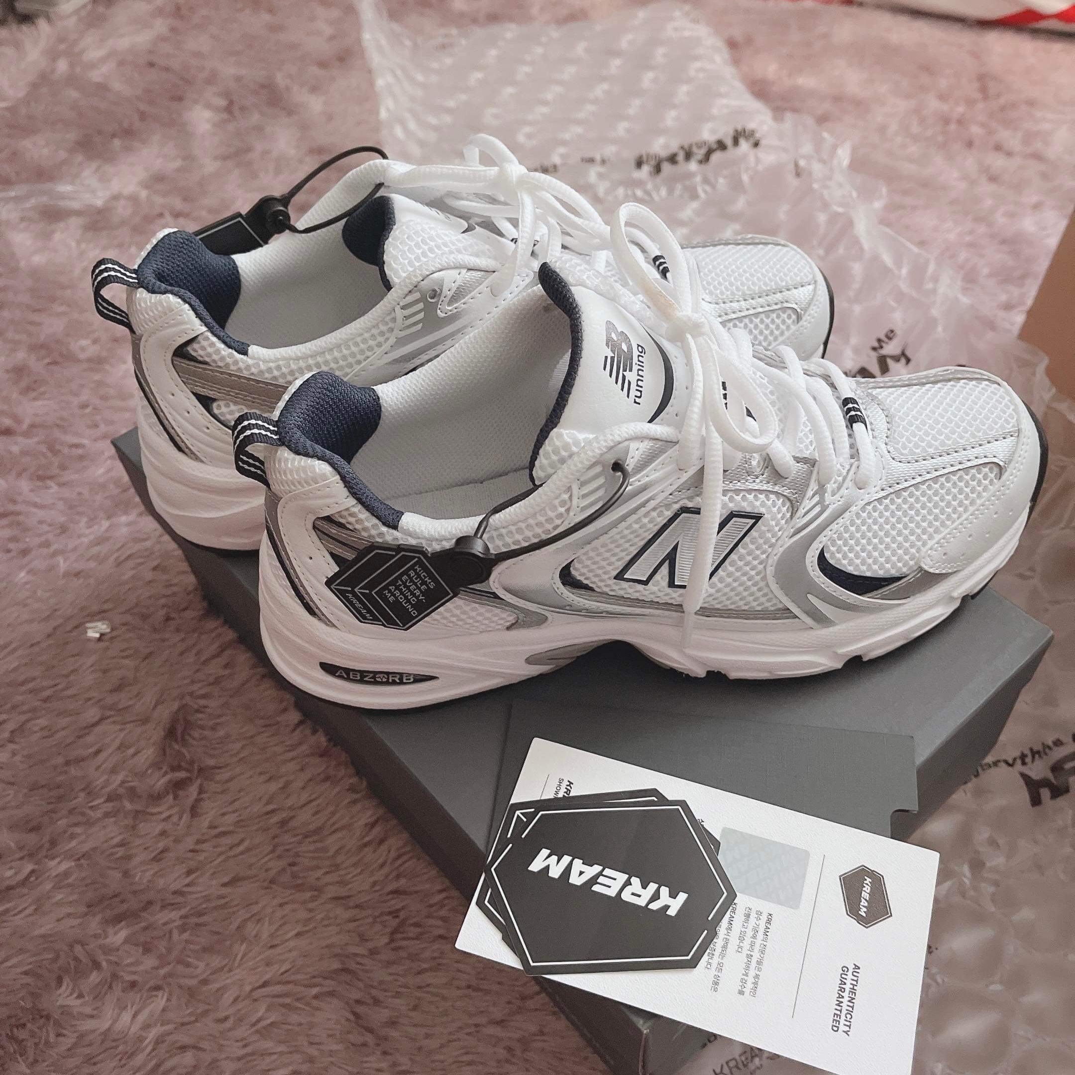 New Balance 530 White 착용 스타일