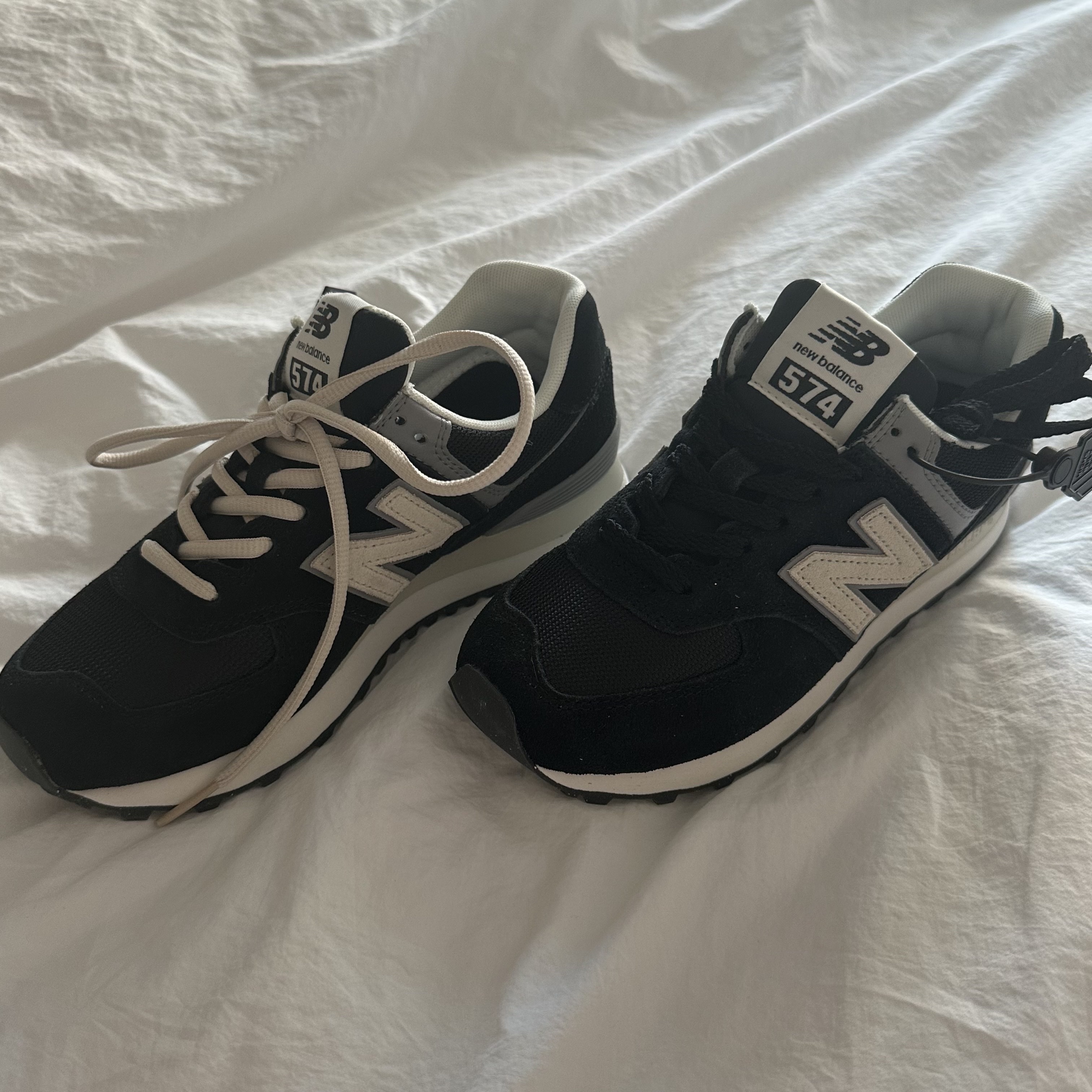New Balance 574 Classics Reimagined Black 착용 스타일