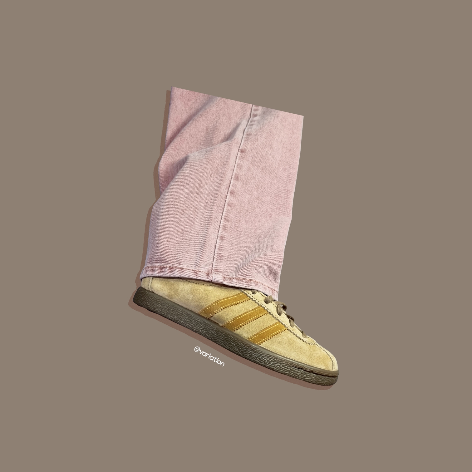 Adidas Tobacco Pantone Mesa 착용 스타일 - 2