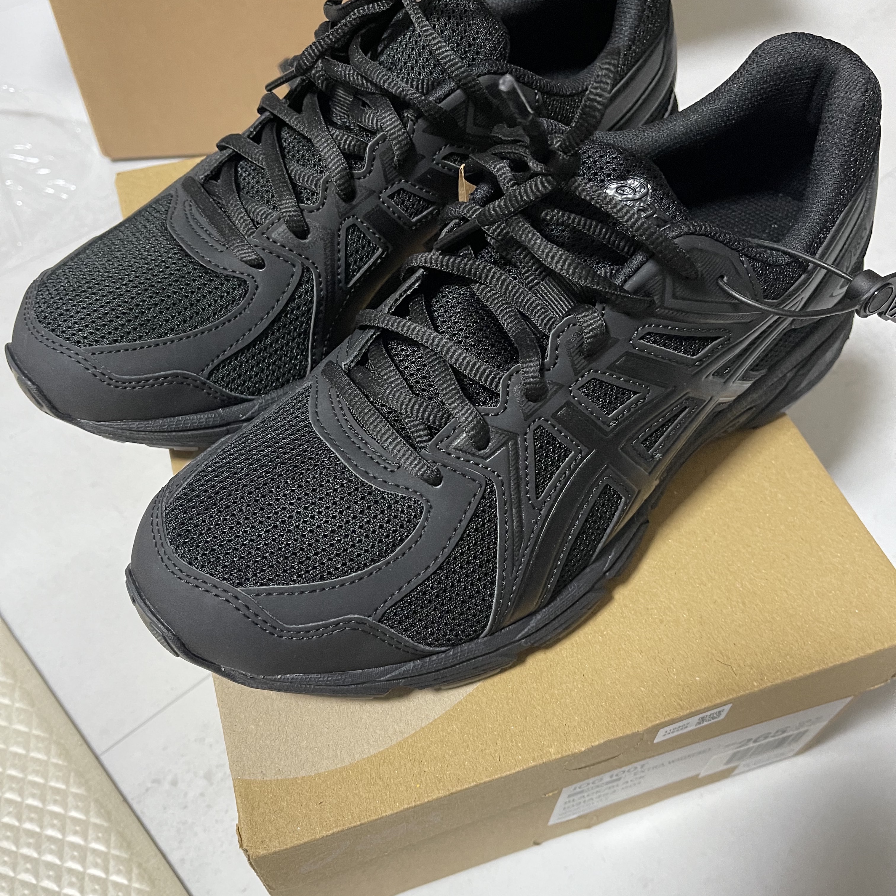 Asics Jog 100 T Black - 4E Extra Wide 착용 스타일