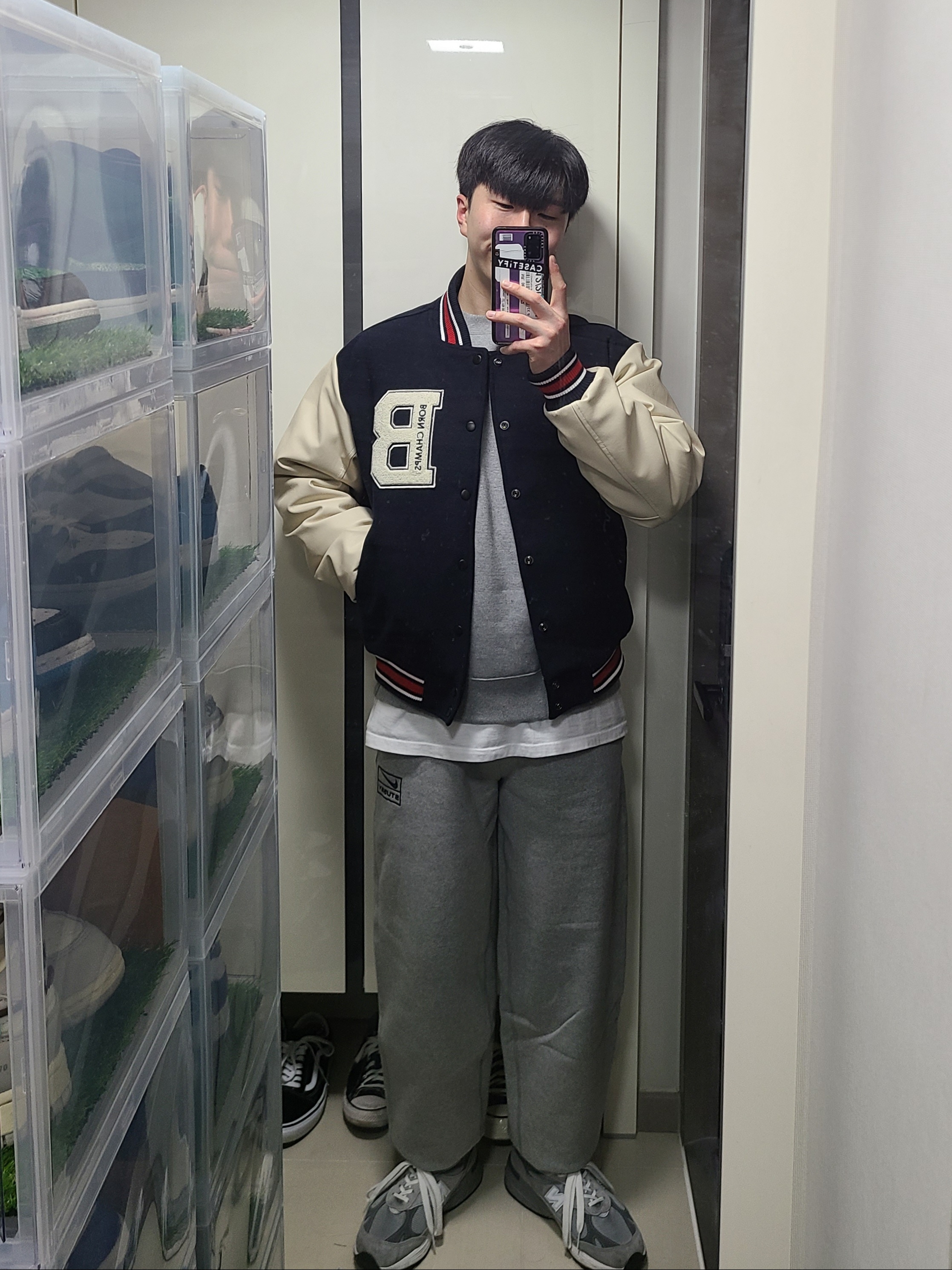 Nike x Stussy NRG Fleece Crewneck Dark Grey Heather (DO9337-063), Nike x Stussy NRG Fleece Pants Dark Grey Heather (DO9340-063) 착용 스타일 - 3