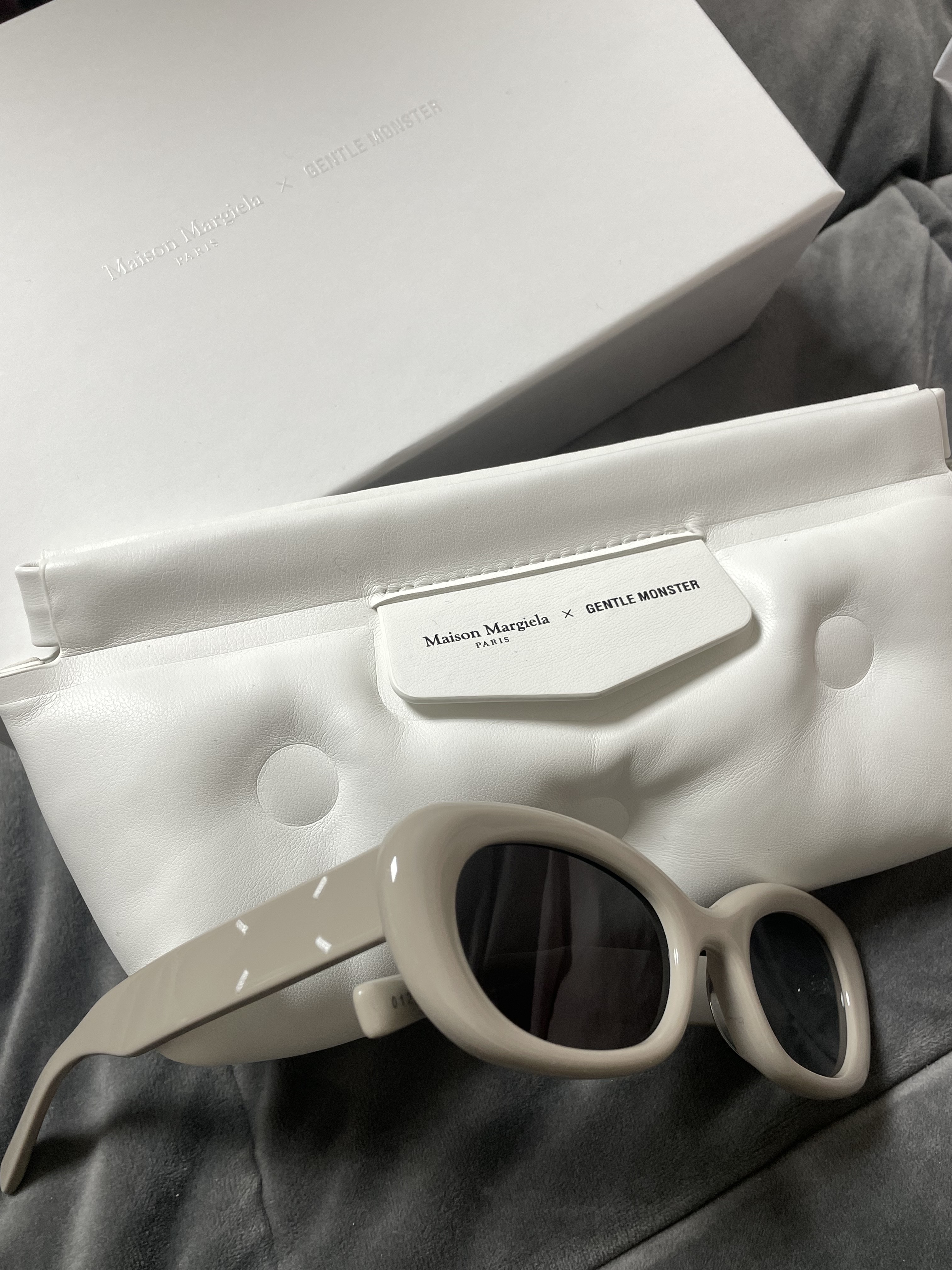 Gentle Monster x Maison Margiela MM004 Grey Black 착용 스타일