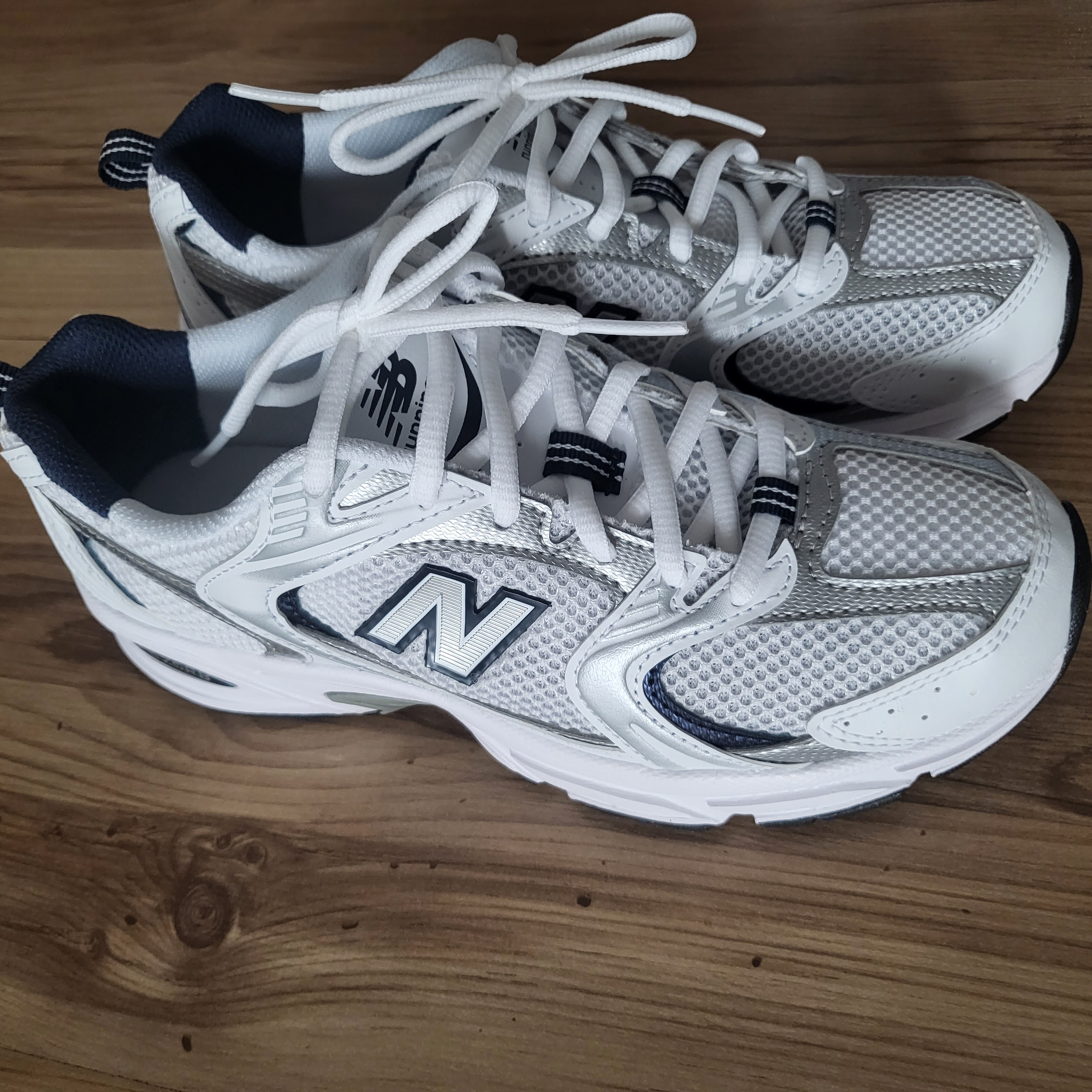 New Balance 530 White 착용 스타일 - 2