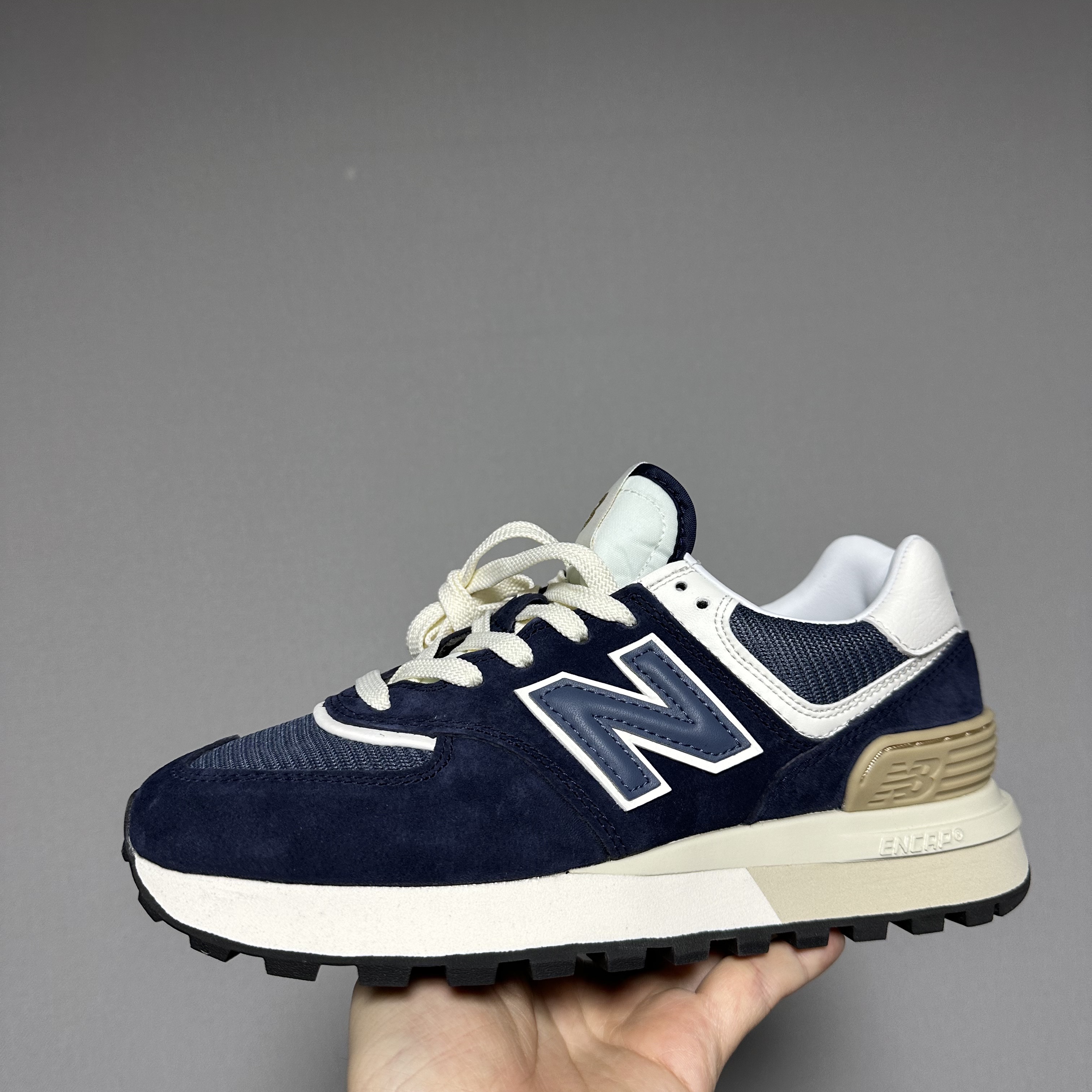 New Balance 574 Legacy Navy 착용 스타일 - 1