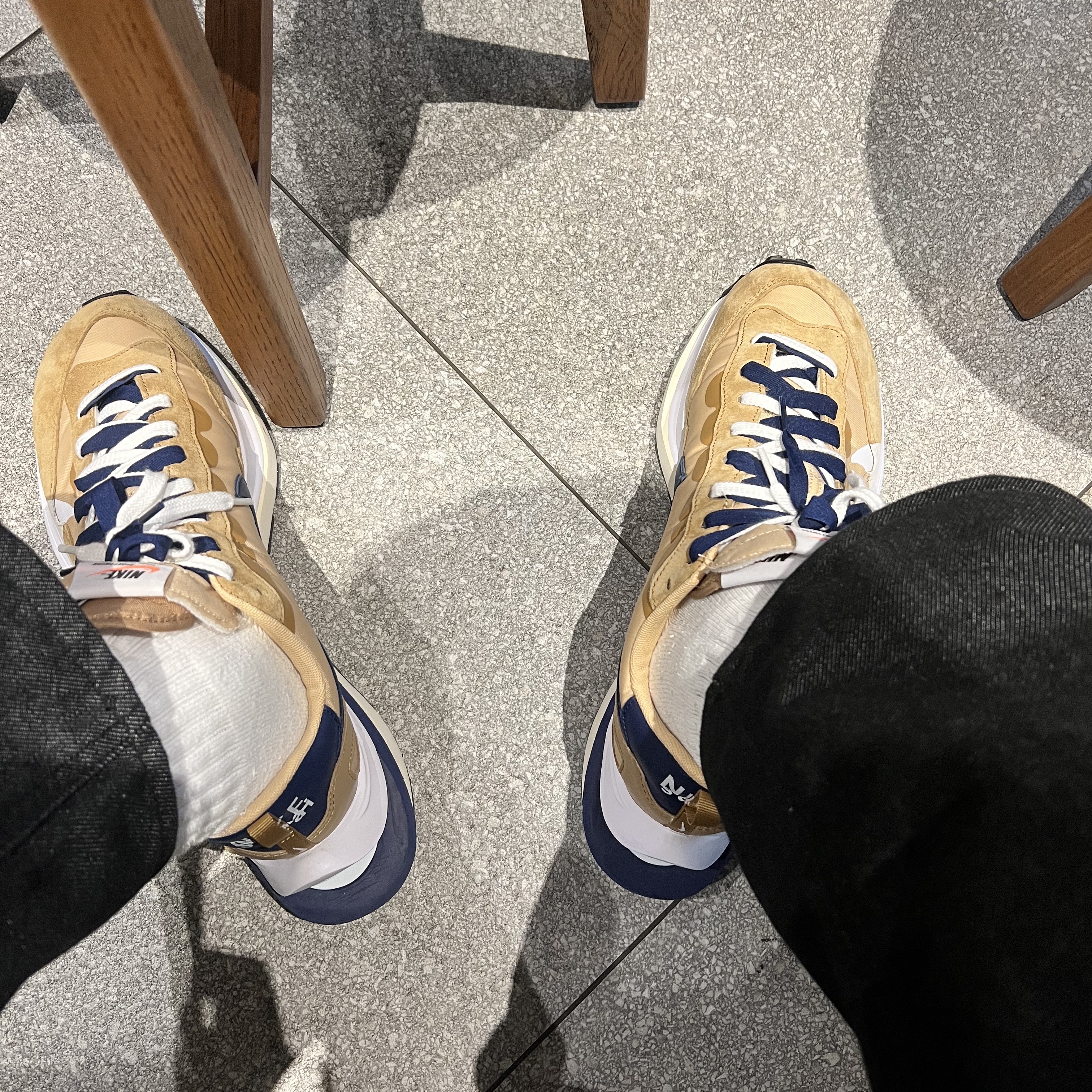Nike x Sacai VaporWaffle Sesame and Blue Void 착용 스타일