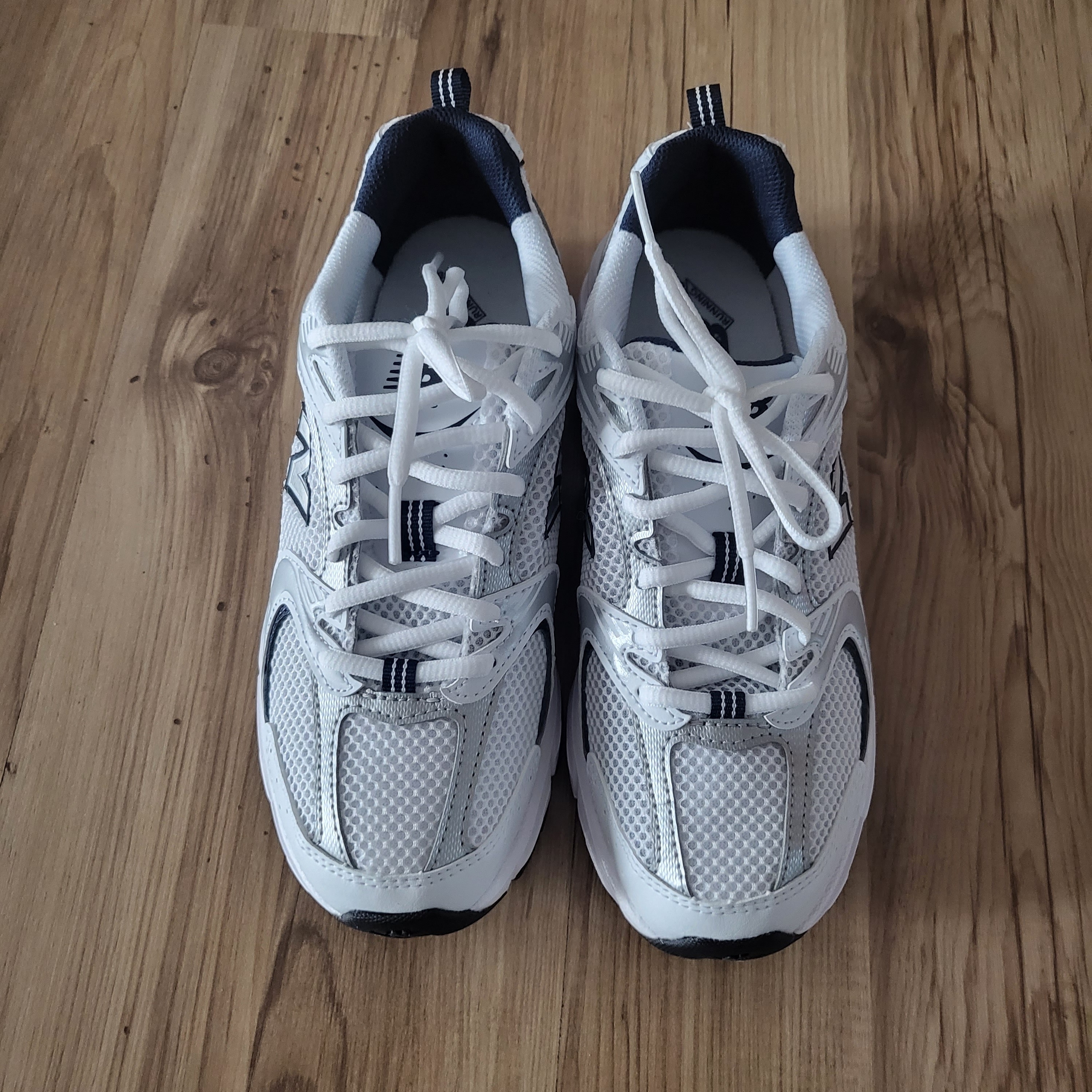 New Balance 530 White 착용 스타일 - 1