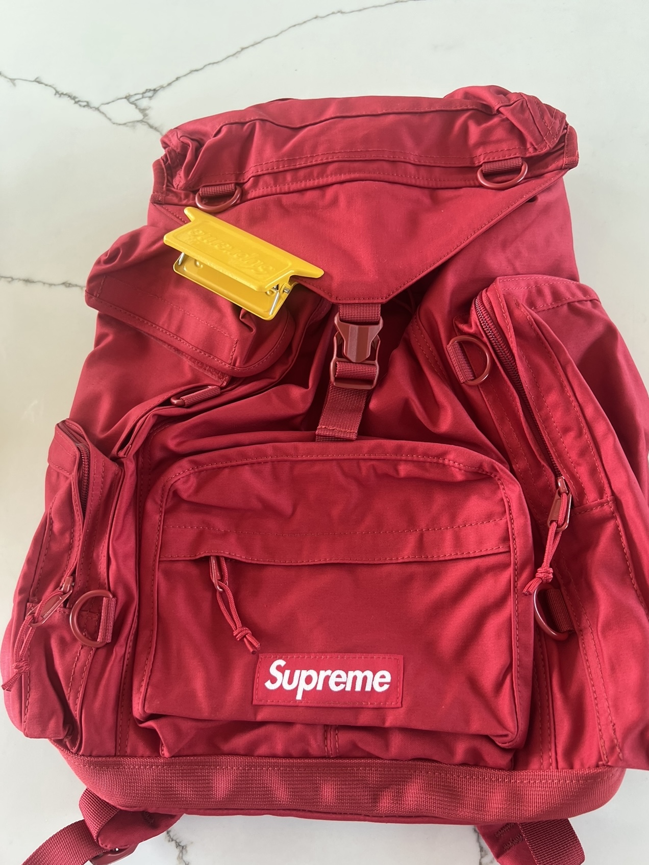 Supreme x Dulton Small Clips Multicolor (Set Of 3), Supreme Field Backpack Red - 23SS 착용 스타일 - 2