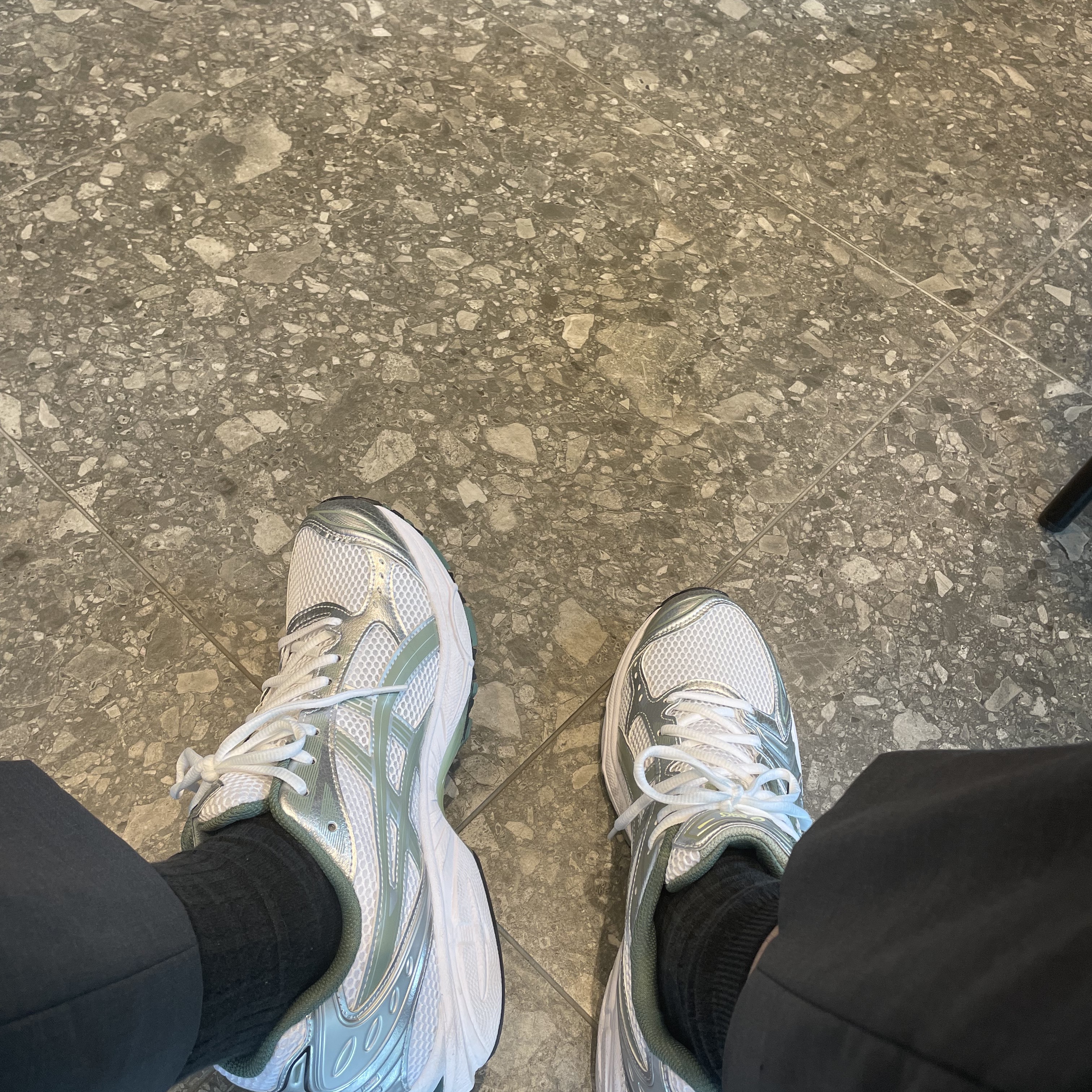 Asics Gel-Kayano 14 White Slate Grey 착용 스타일 - 2