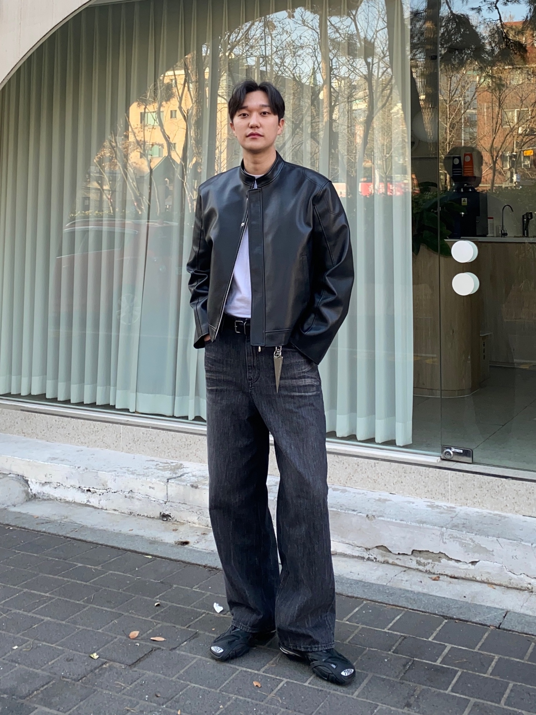 Balenciaga Tyrex Sneakers Black 착용 스타일 - 2