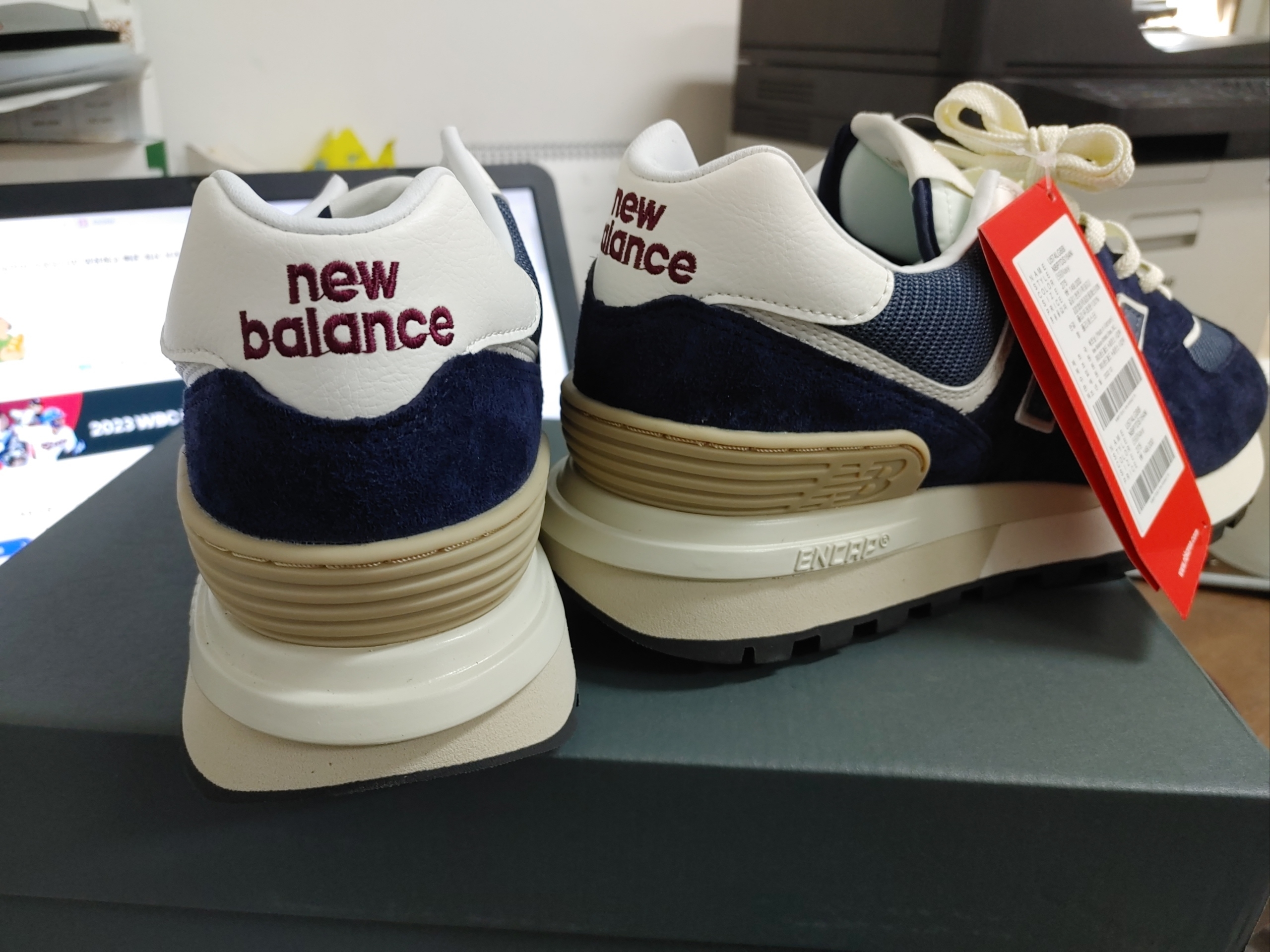 New Balance 574 Legacy Navy 착용 스타일 - 4