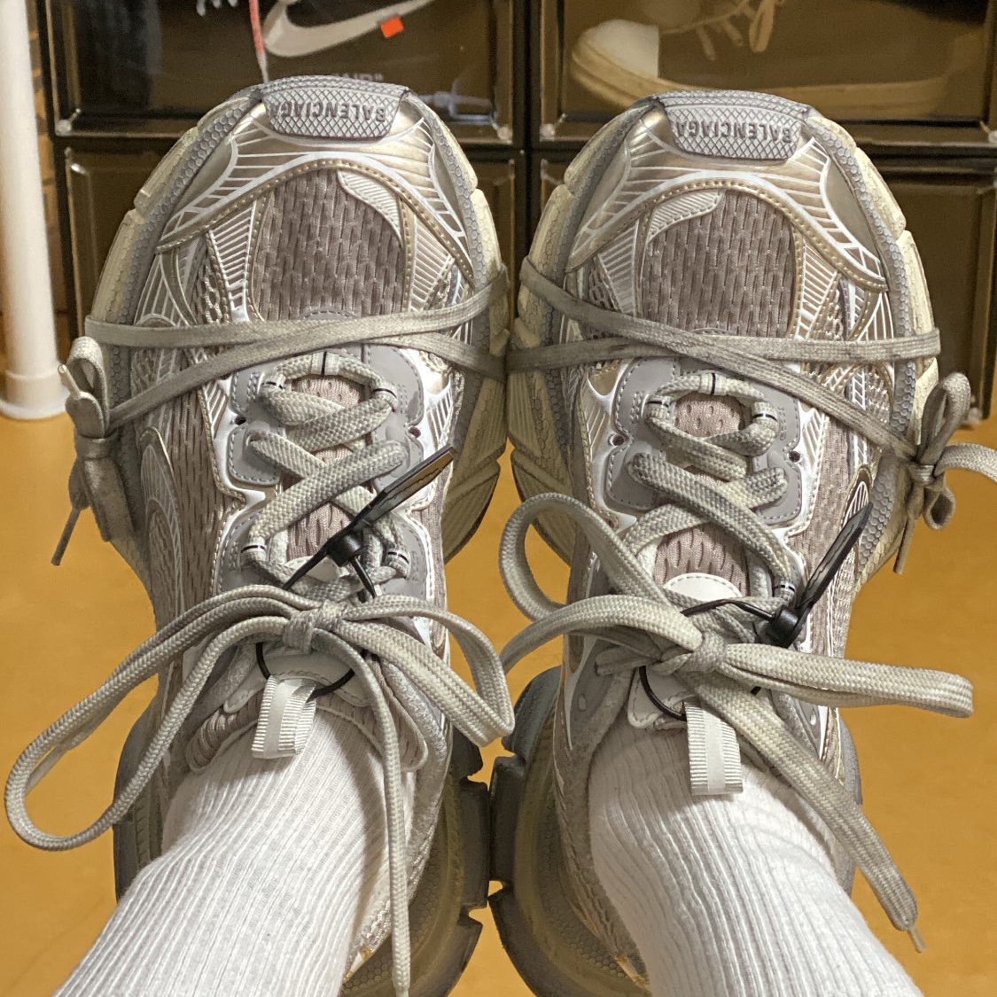 Balenciaga 3XL Sneakers Light Beige 착용 스타일 - 3