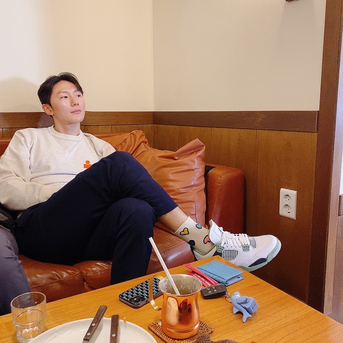 (W) Jordan 4 Retro Oil Green, Isabel Marant Mike Sweatshirt Grey Fuchsia - 21FW 착용 스타일 - 2