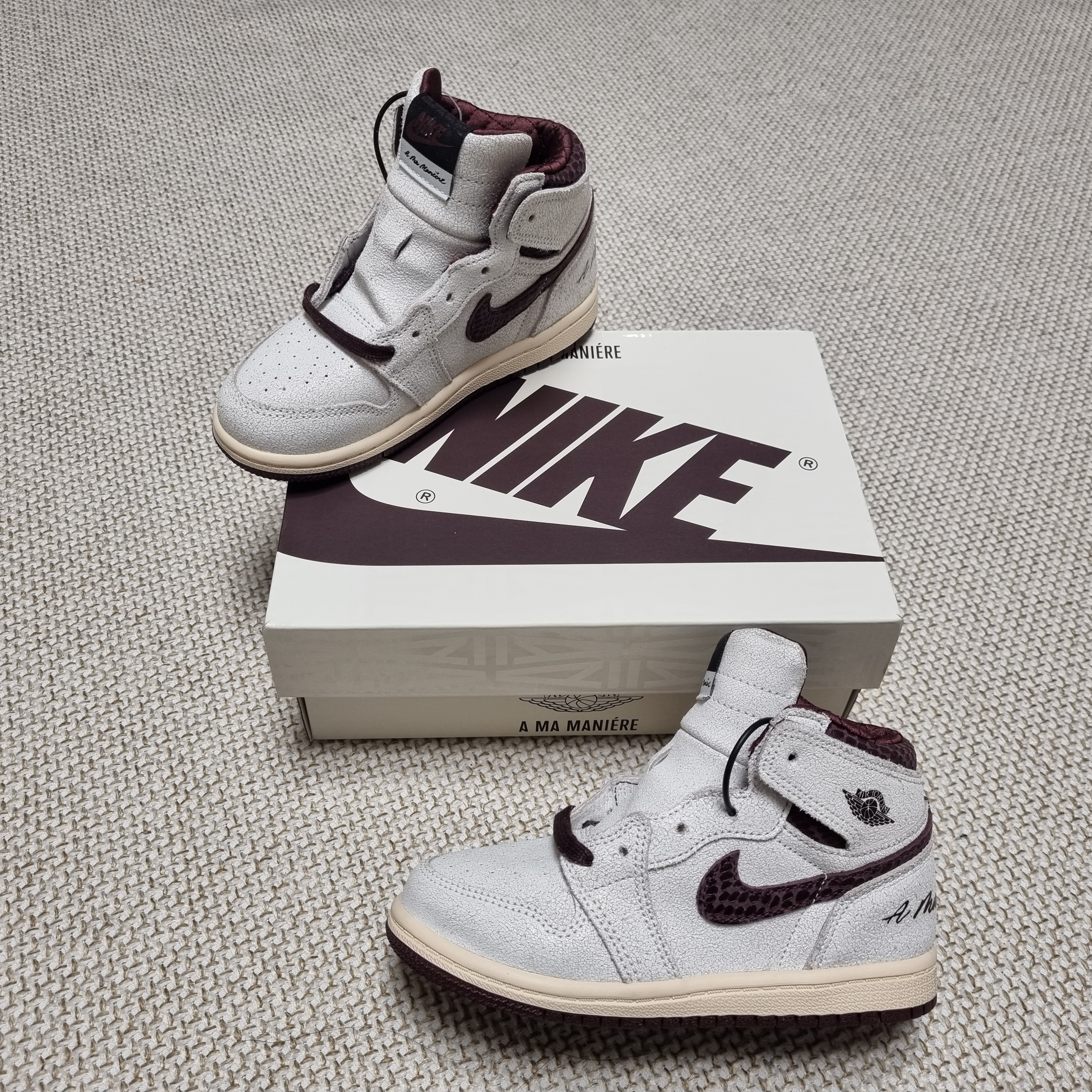 (TD) Jordan 1 x A Ma Maniere Retro High OG SP Burgundy and Sail 착용 스타일 - 1