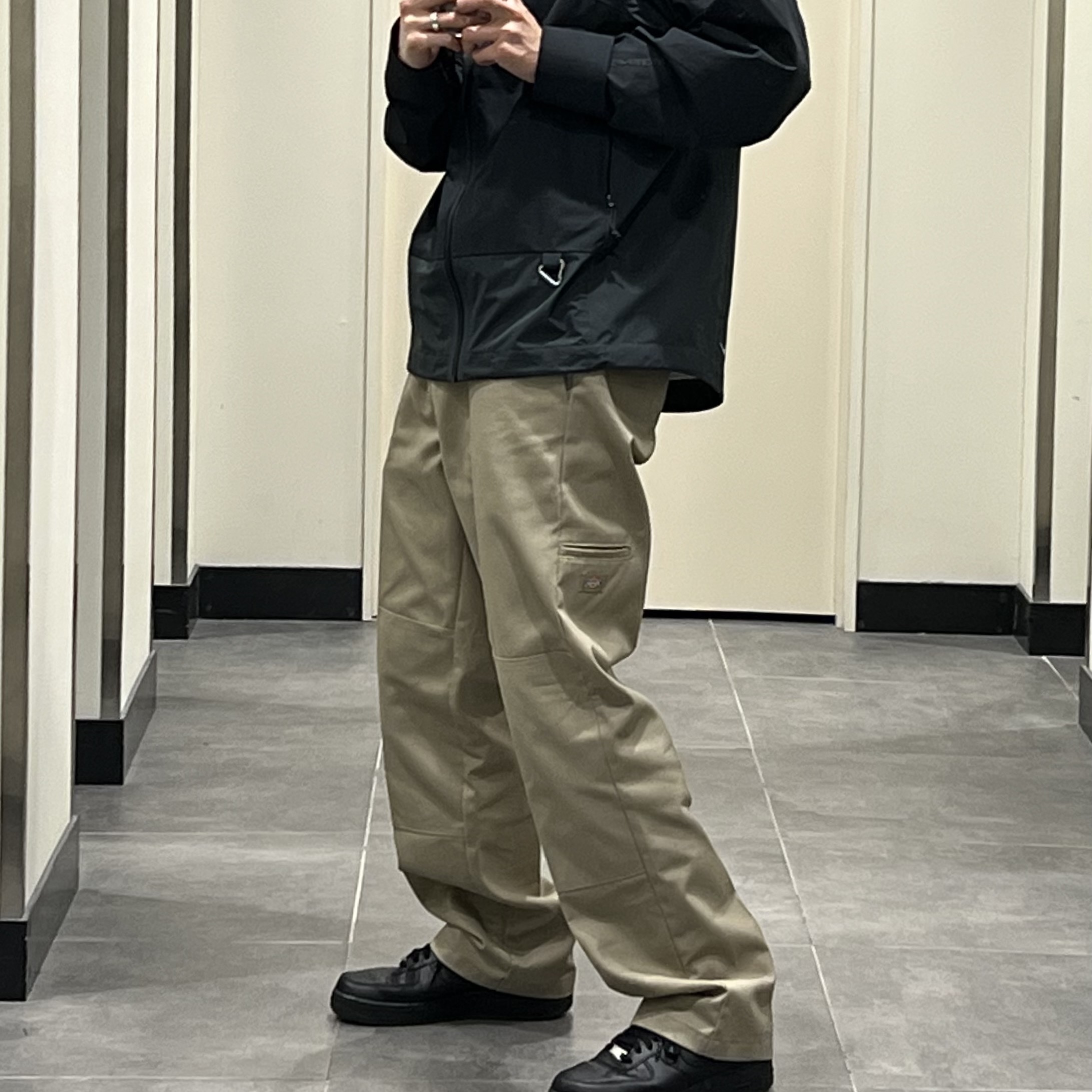 Nike Air Force 1 '07 Low Triple Black, Nike ACG Storm-Fit ADV Cascade Rains Full Zip Shell Jacket Off Noir - Asia 착용 스타일