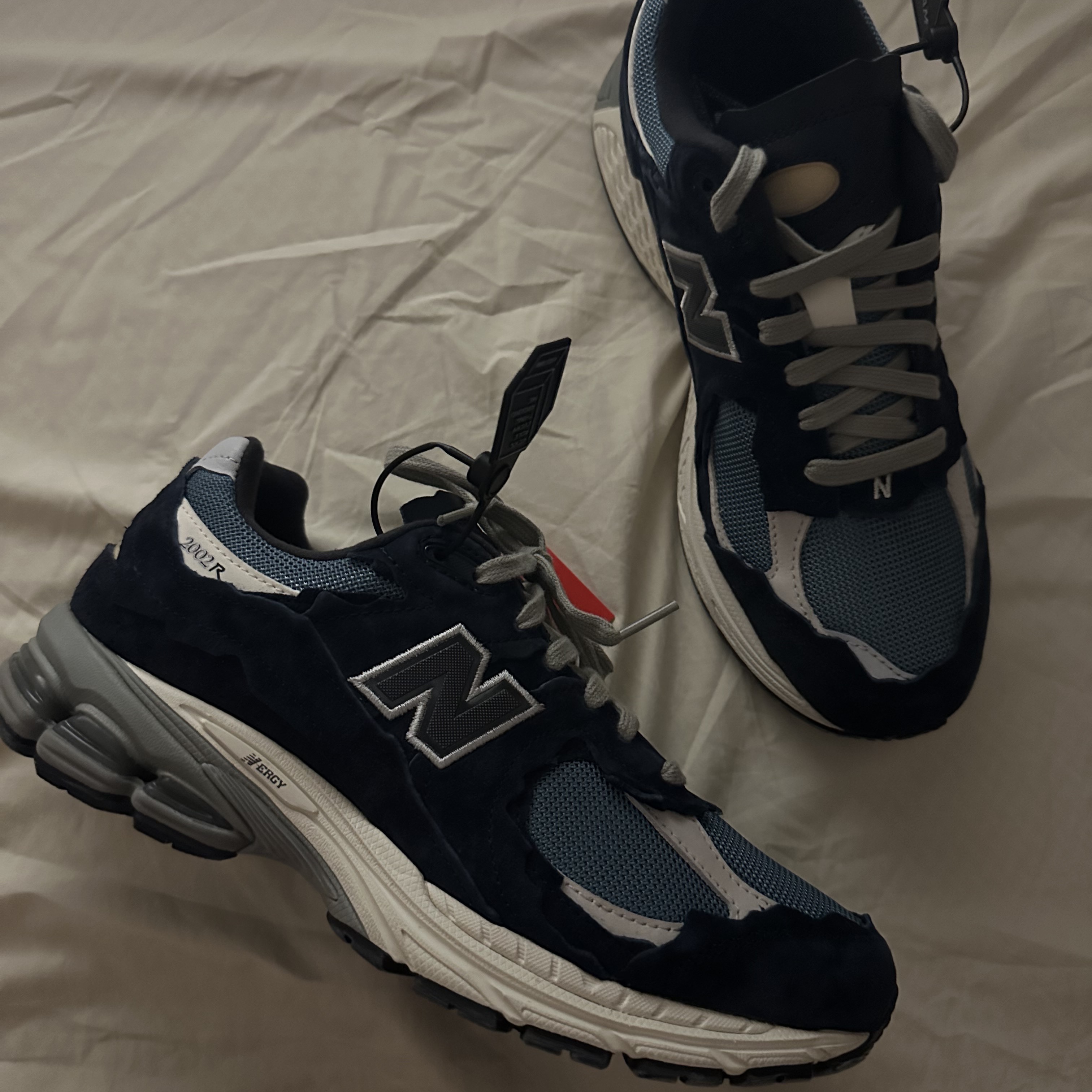 New Balance 2002R Protection Pack Dark Navy 착용 스타일
