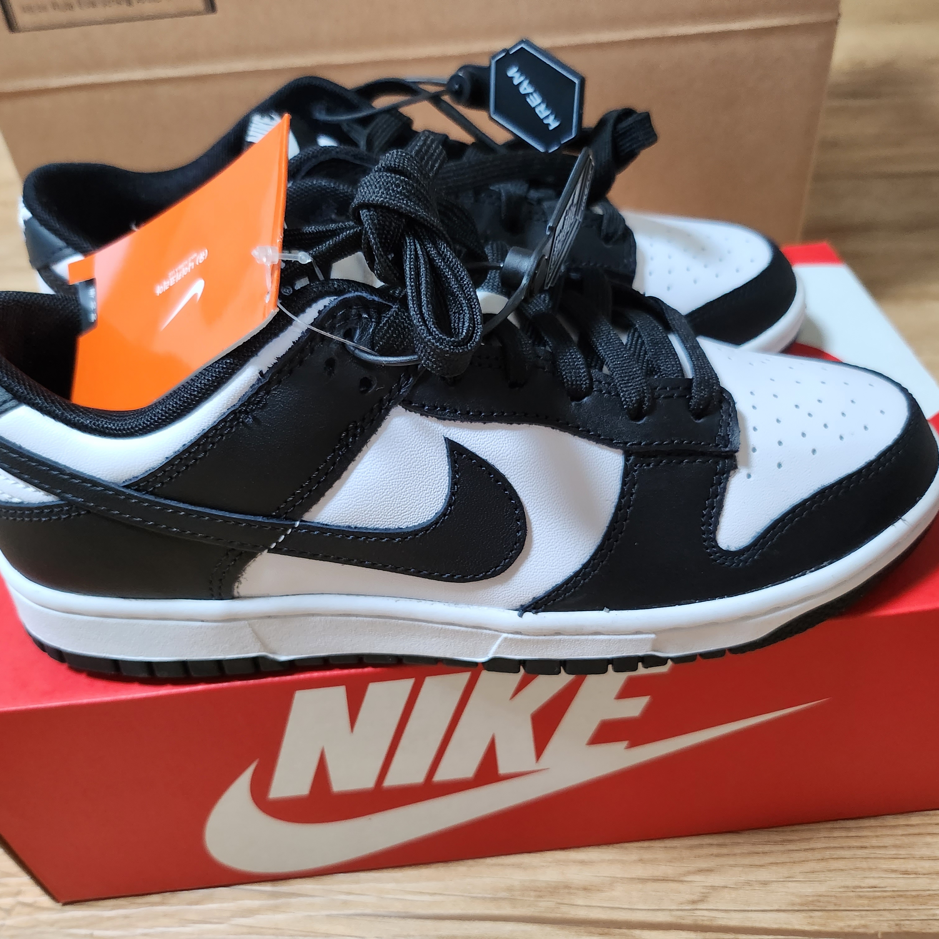 Nike Dunk Low Retro Black 착용 스타일 - 1