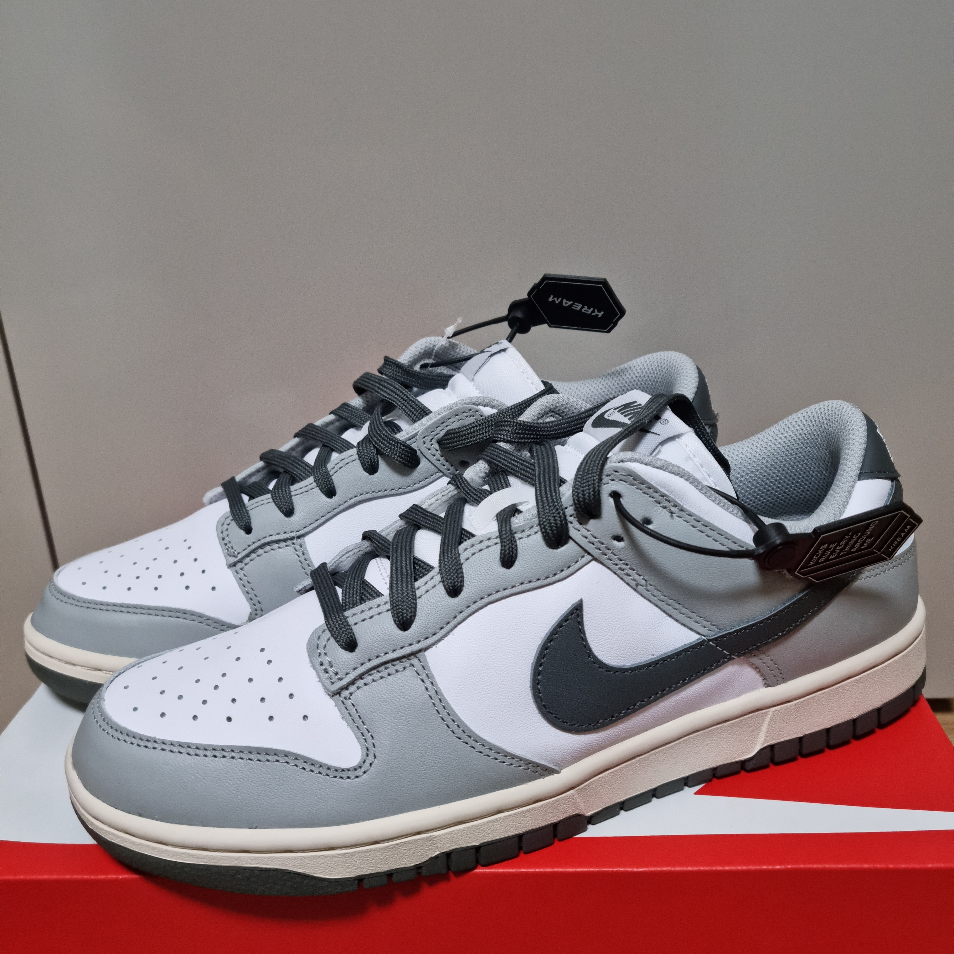 (W) Nike Dunk Low Light Smoke Grey 착용 스타일