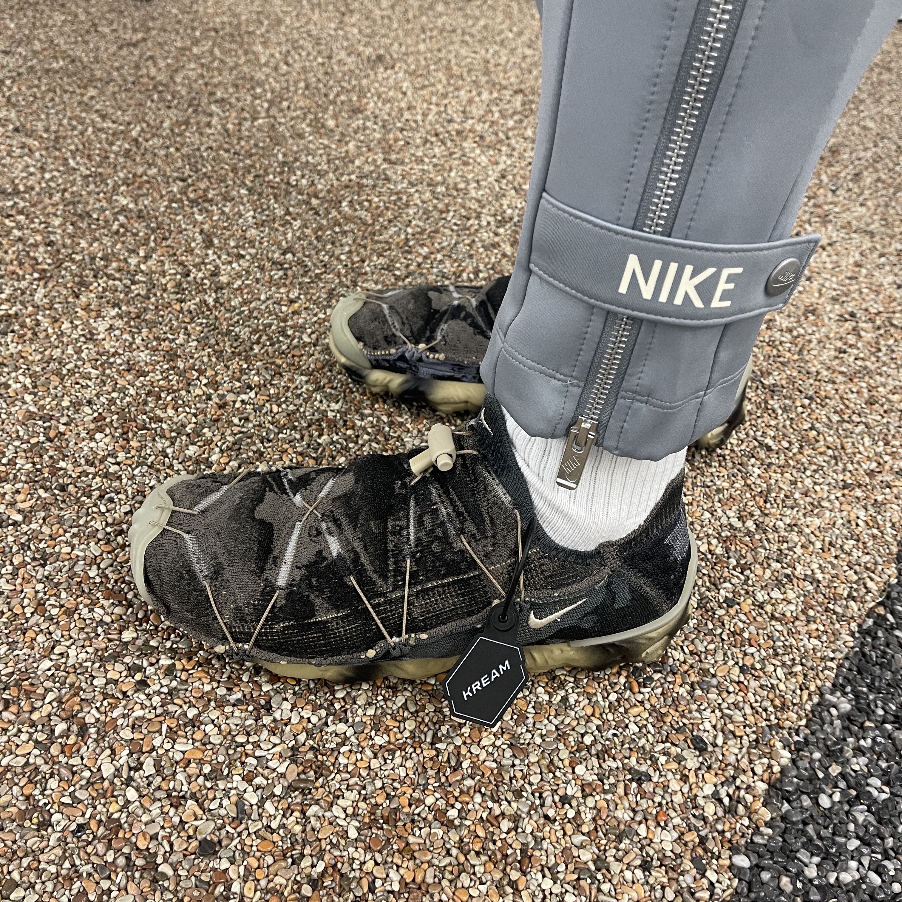 Nike ISPA Mindbody Olive Grey 착용 스타일