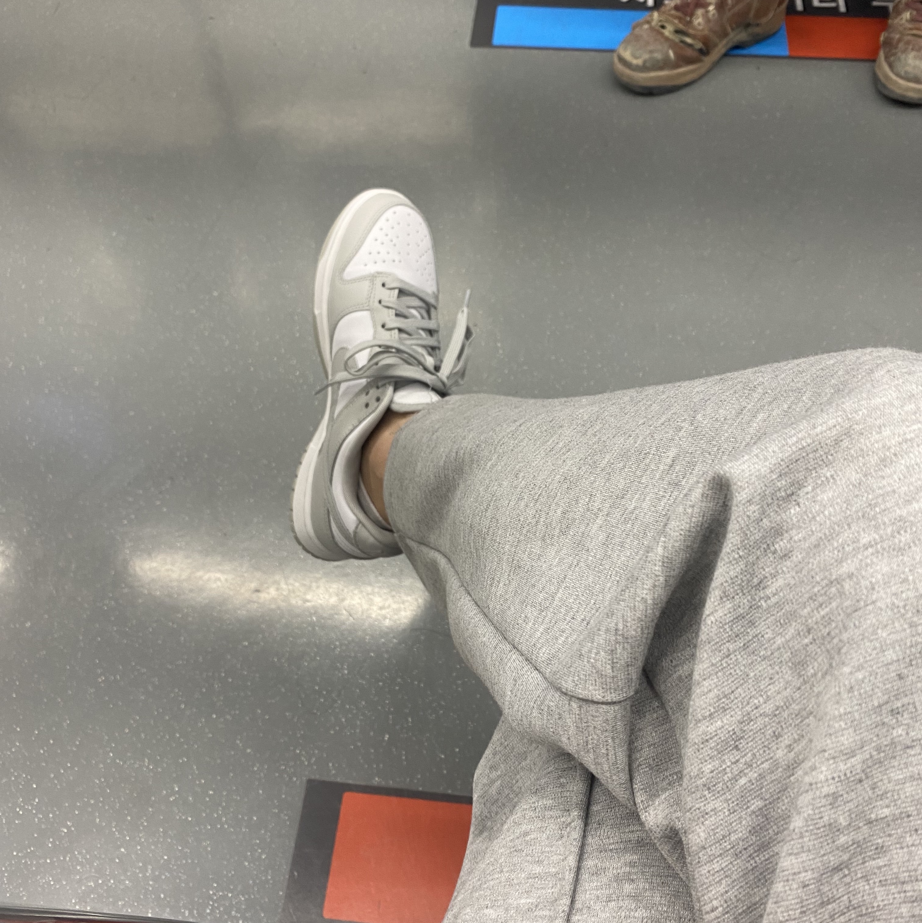 Nike Dunk Low Retro Grey Fog 착용 스타일