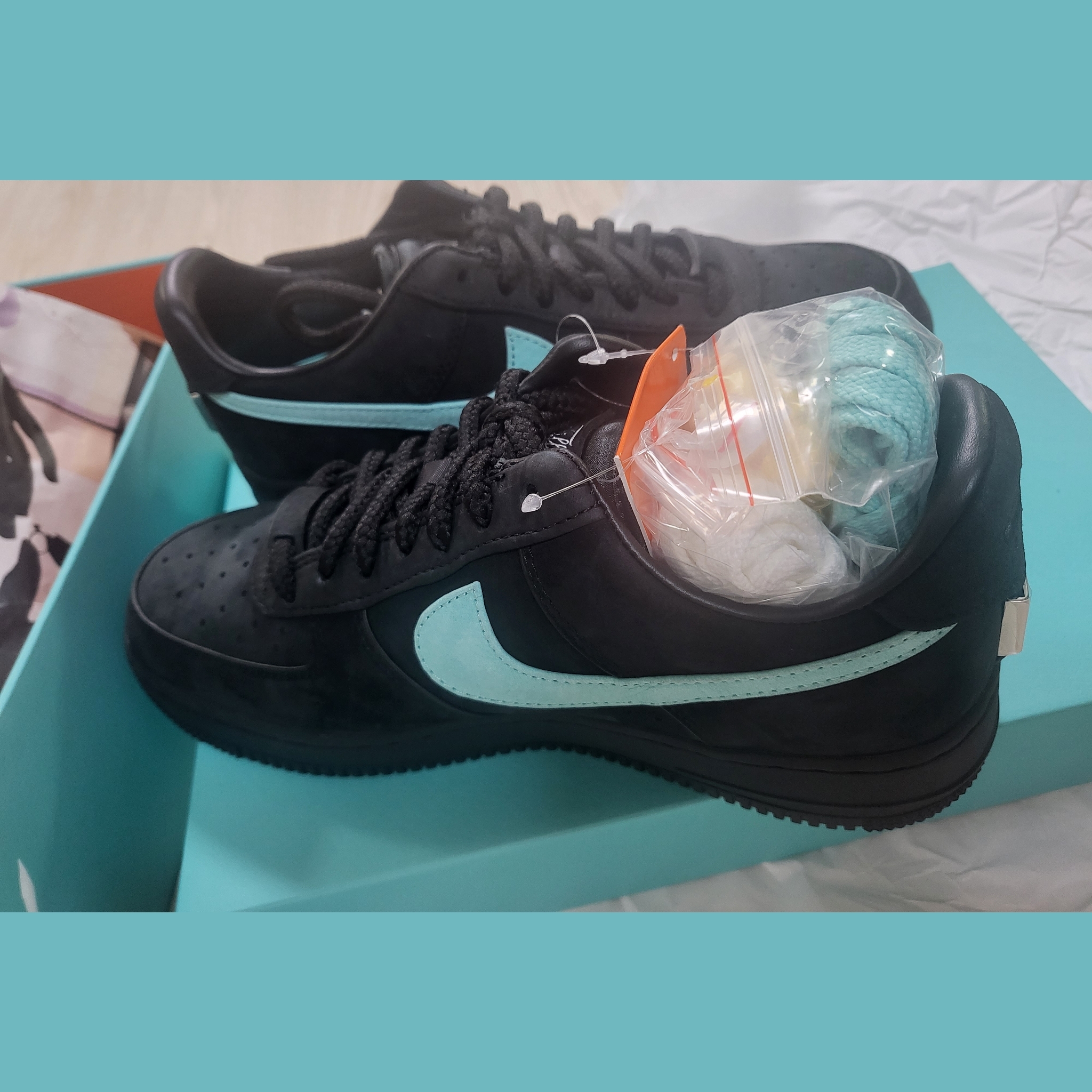 Nike x Tiffany & Co. Air Force 1 Low SP 1837 착용 스타일 - 3