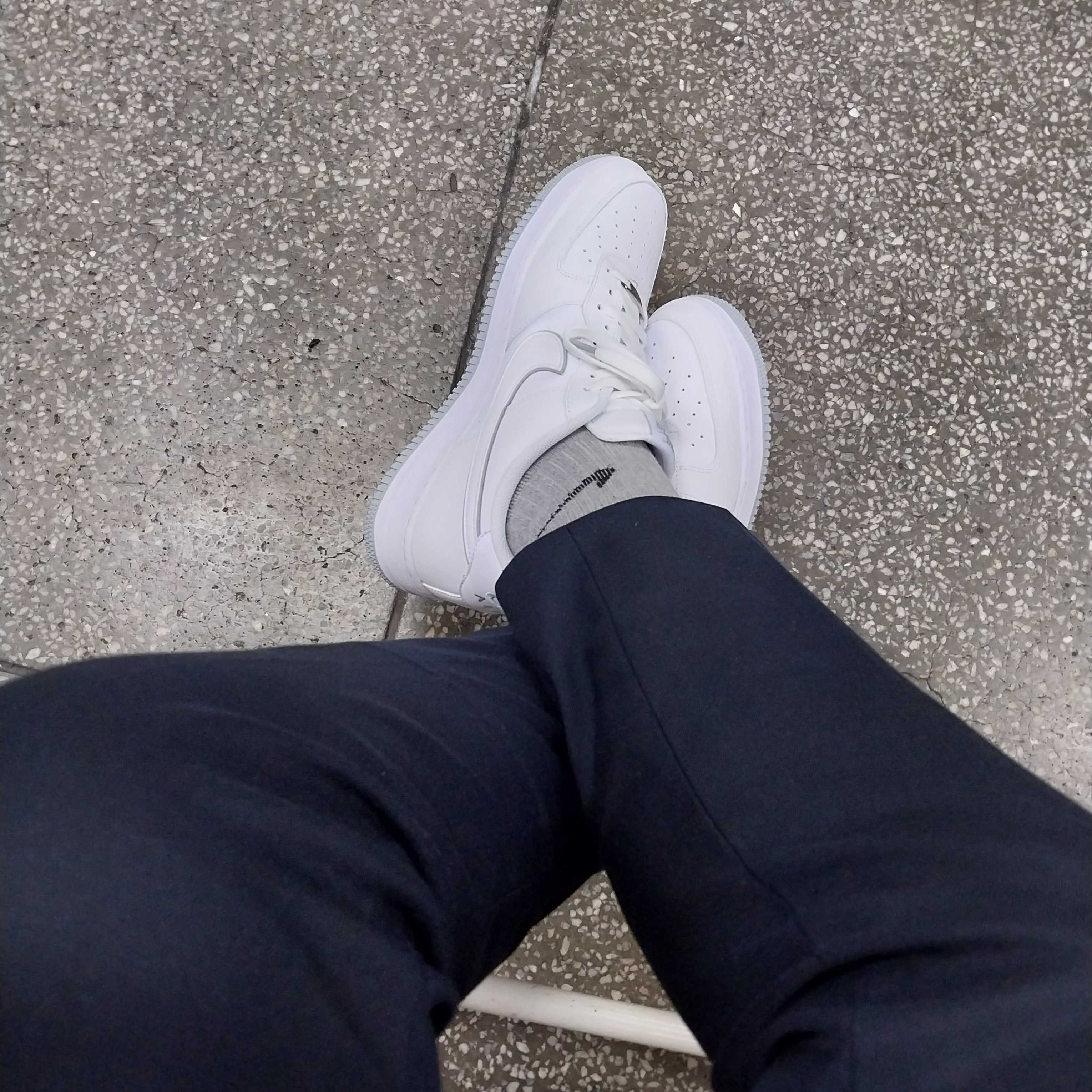 Nike Air Force 1 '07 White Wolf Grey 착용 스타일
