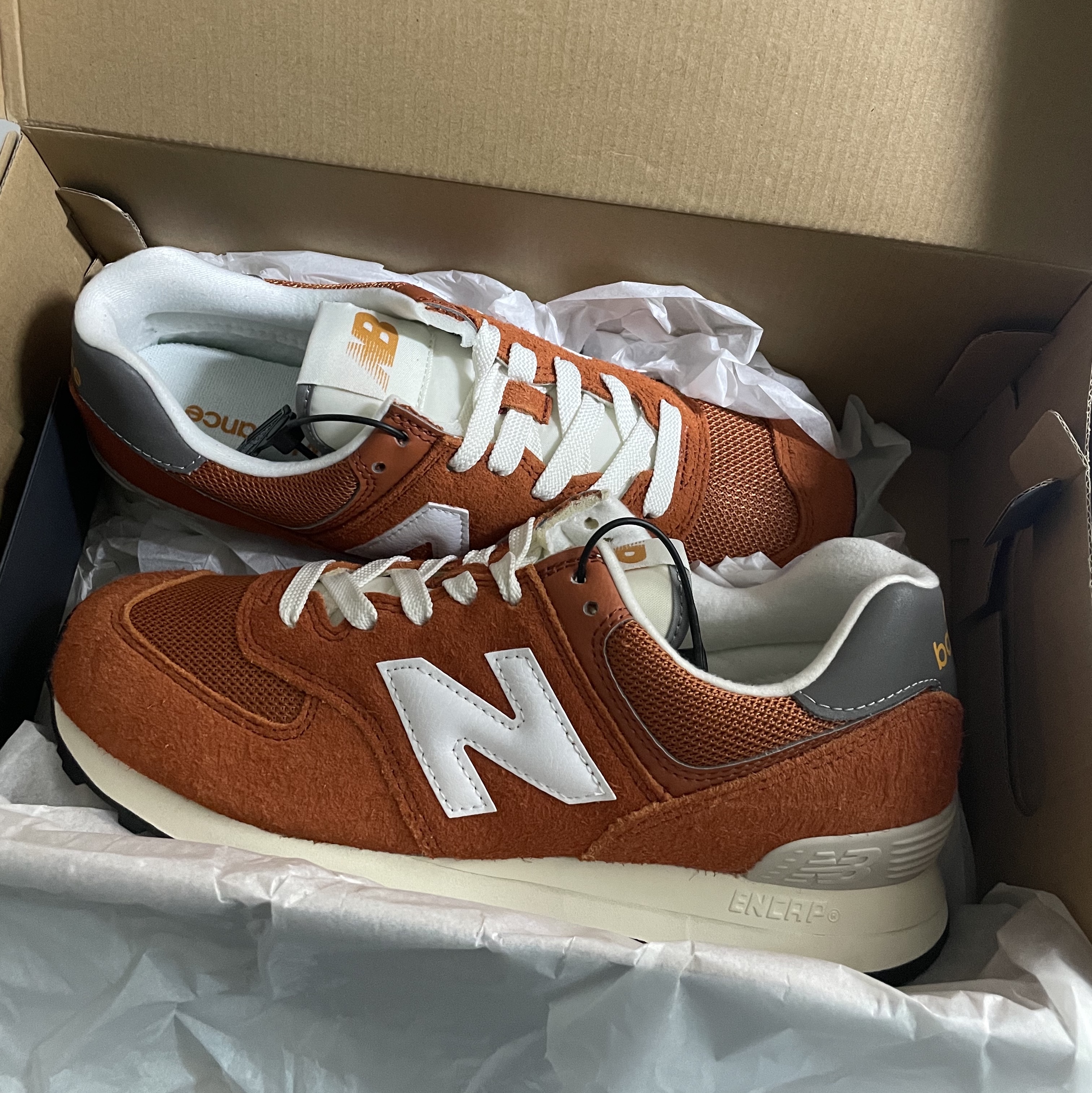 New Balance 574 Heritage Orange Burst White 착용 스타일 - 1