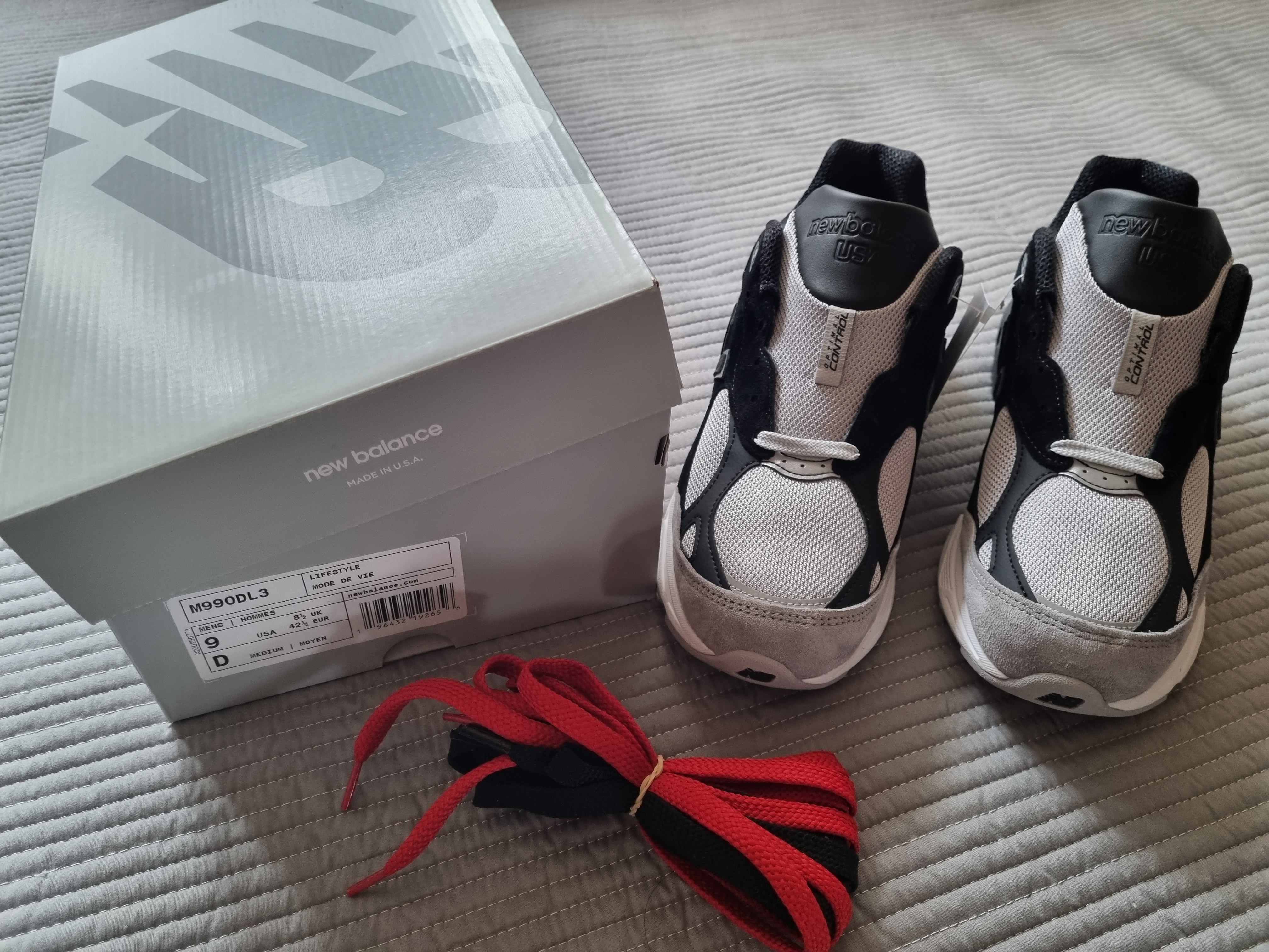 New Balance x DTLR 990v3 Grey Scale 착용 스타일 - 1