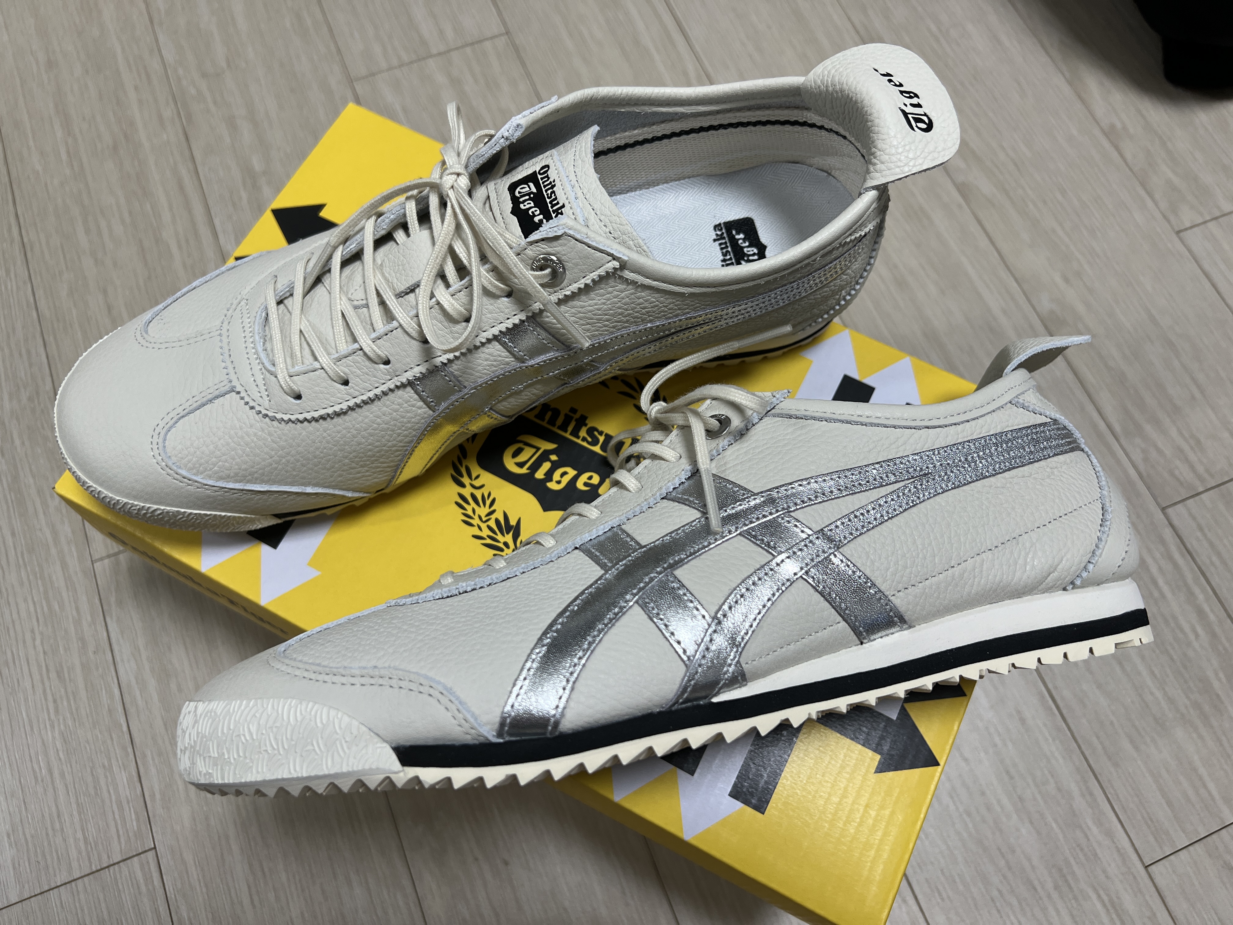 Onitsuka Tiger Mexico 66 SD Birch Silver 착용 스타일 - 2