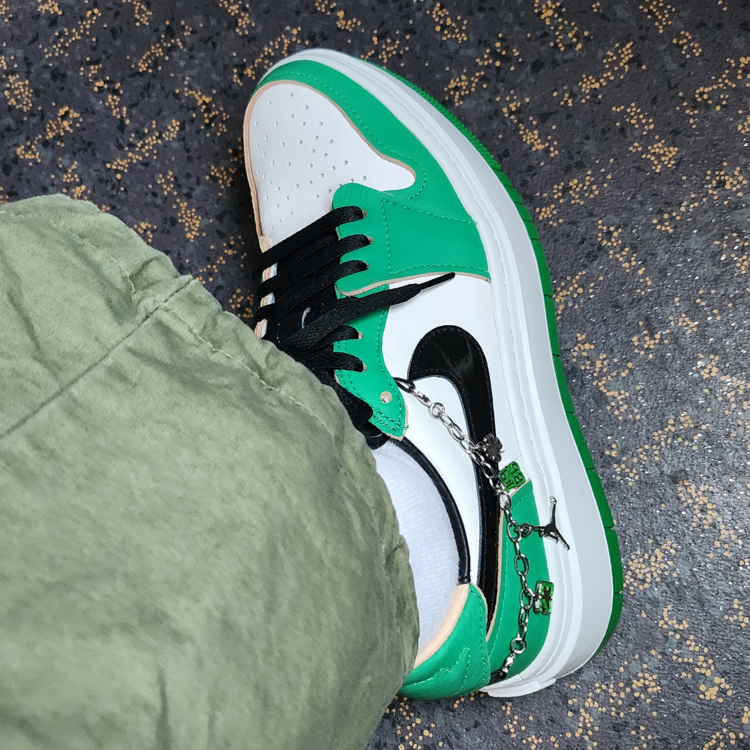 (W) Jordan 1 Elevate Low SE Lucky Green 착용 스타일 - 3