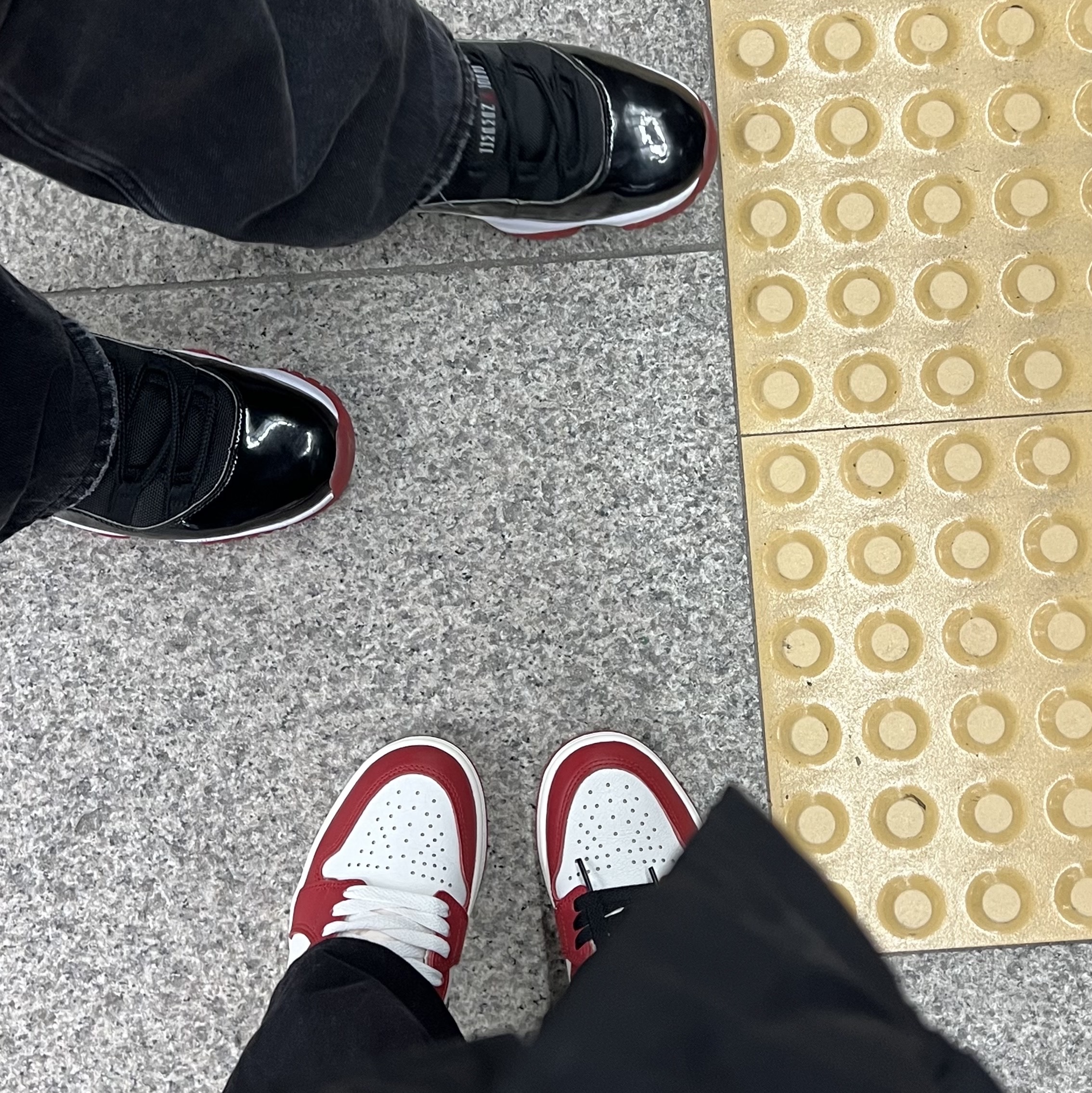 Jordan 1 Retro High OG Chicago 2022, Jordan 11 Retro Bred 2019 착용 스타일
