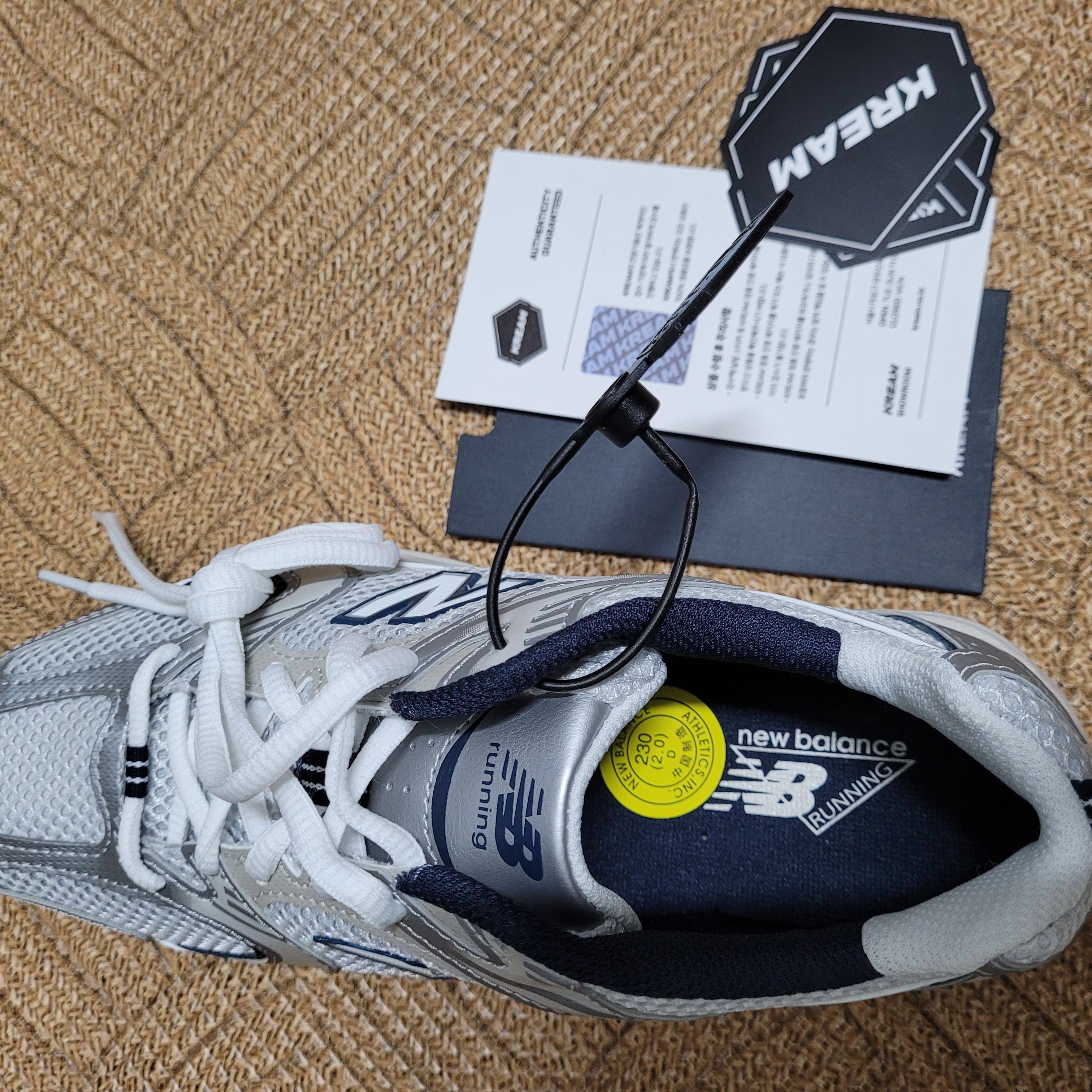 New Balance 530 Steel Grey 착용 스타일 - 4