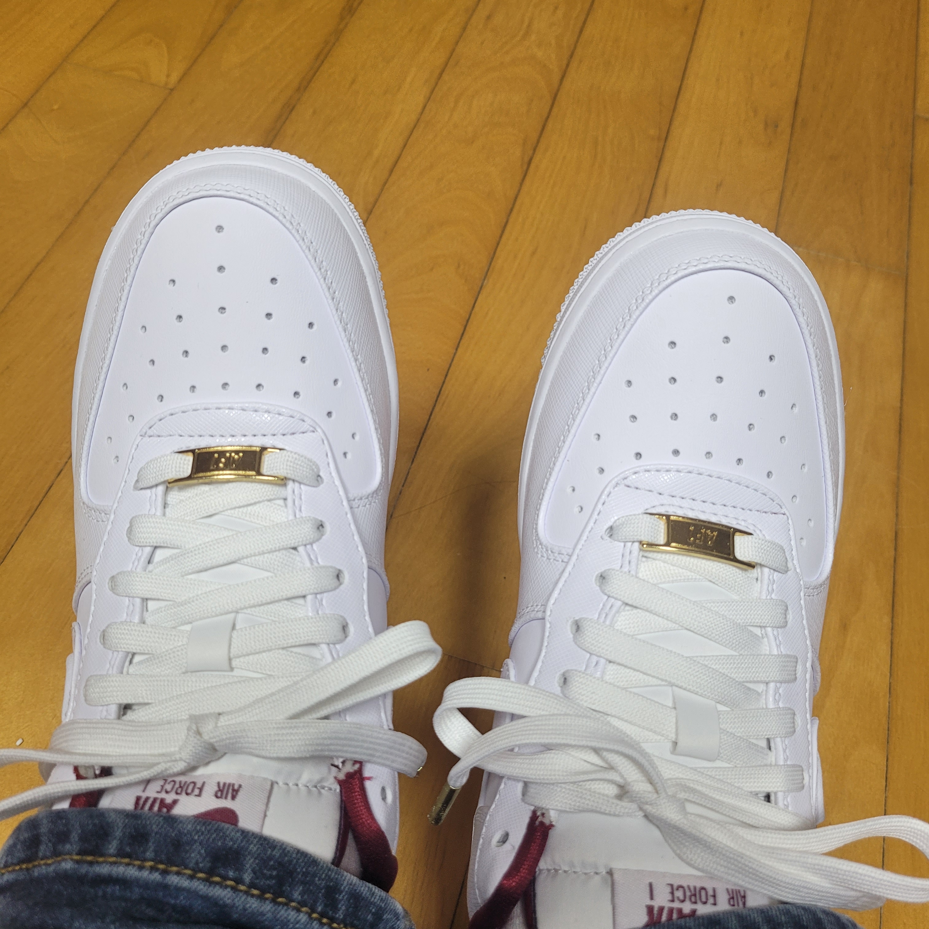 (W) Nike Air Force 1 '07 SE White Team Red 착용 스타일