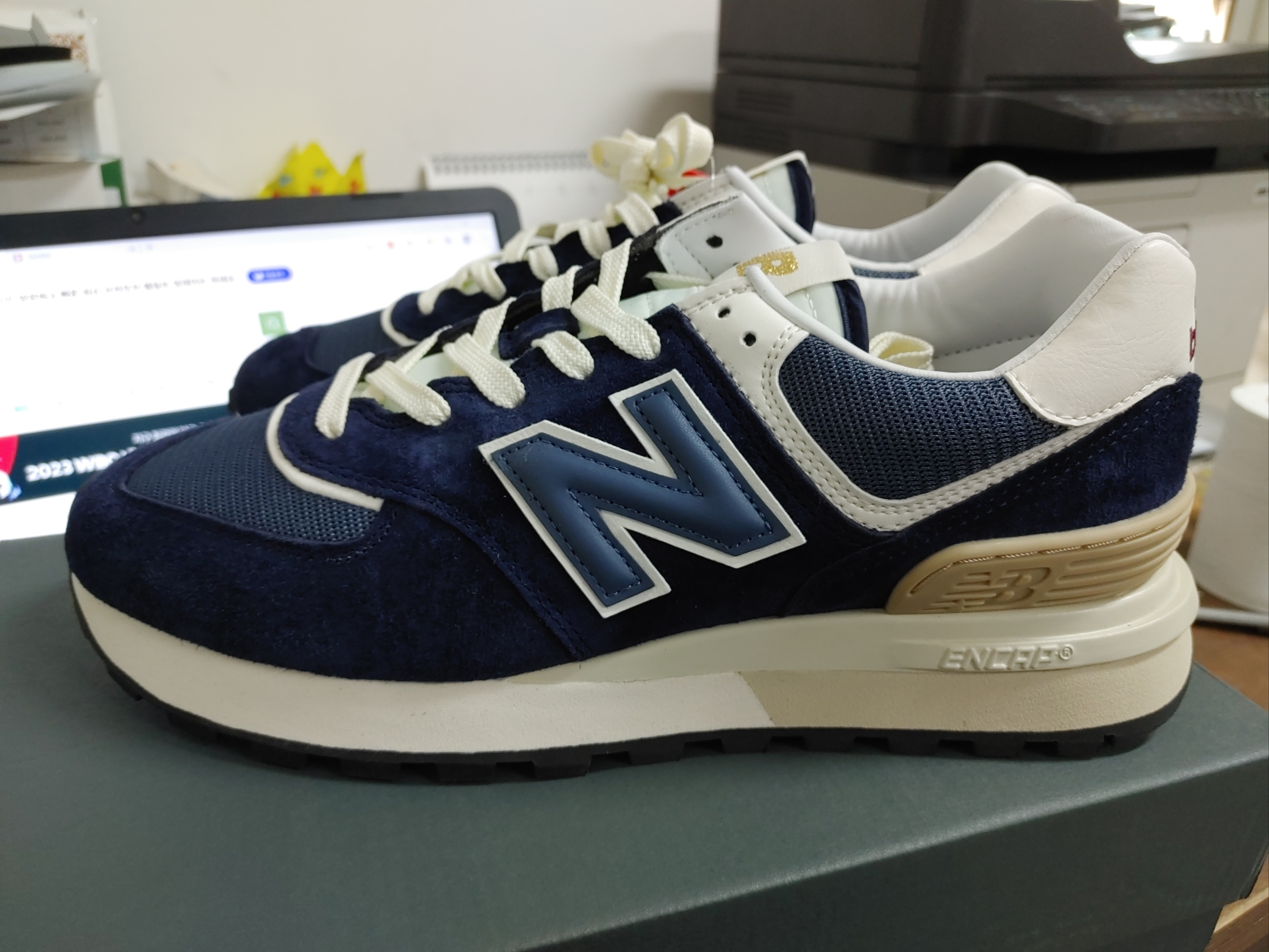 New Balance 574 Legacy Navy 착용 스타일 - 3