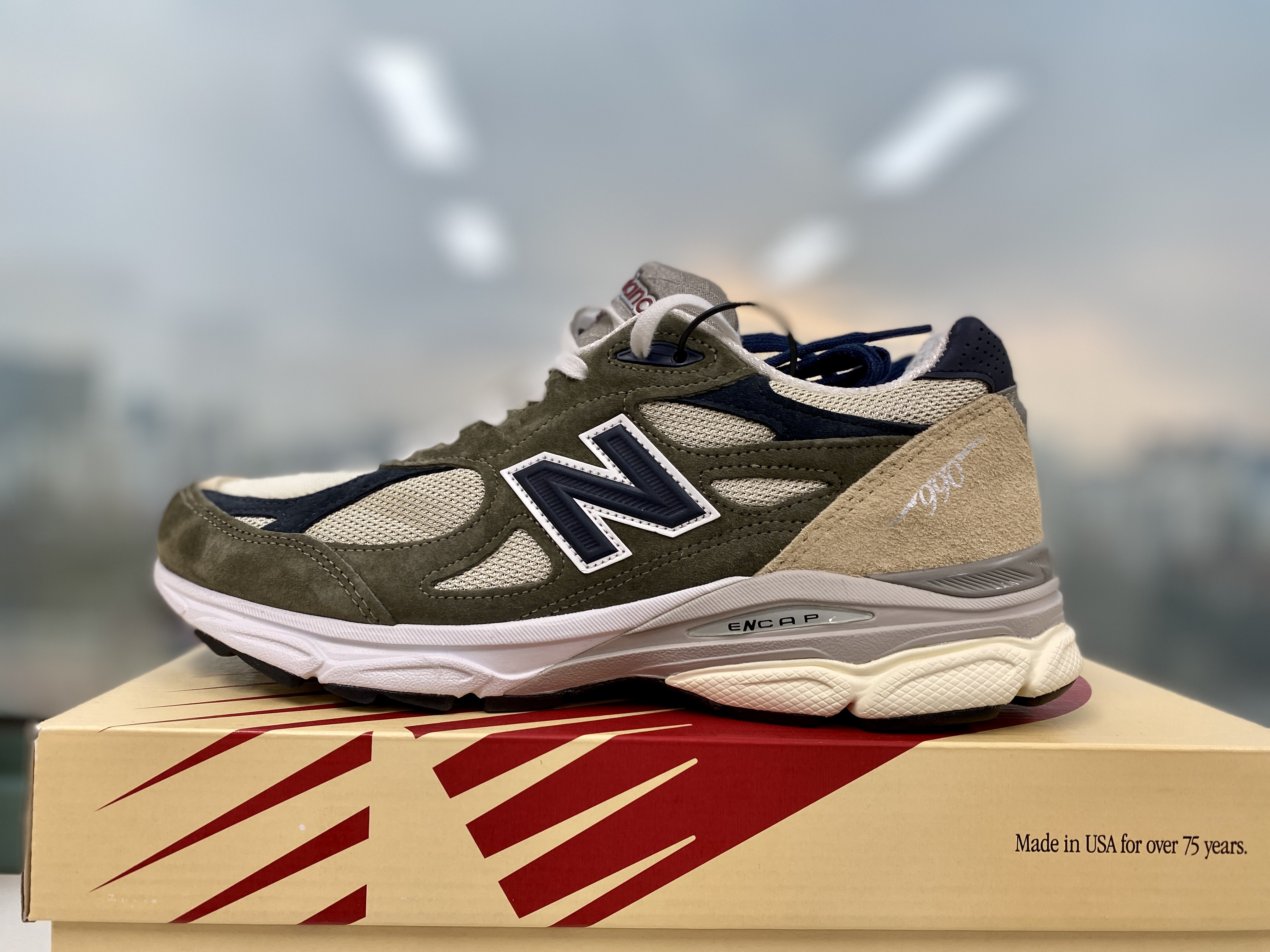 New Balance 990v3 Made in USA Olive 착용 스타일 - 4