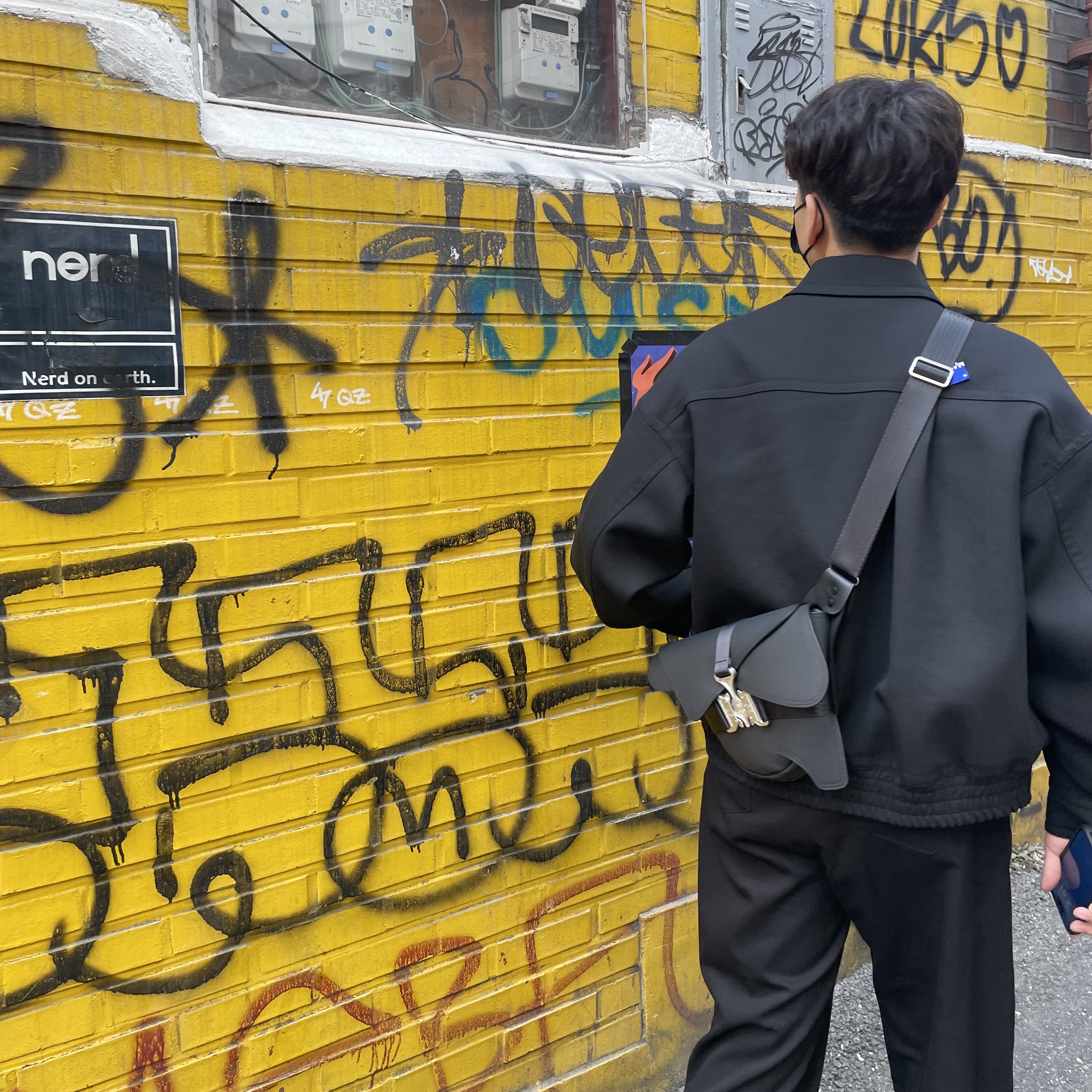 Zara x Ader Error Oversize Collar Bomber Jacket Black, Jordan 1 Mid Gym Red Black White 착용 스타일 - 1