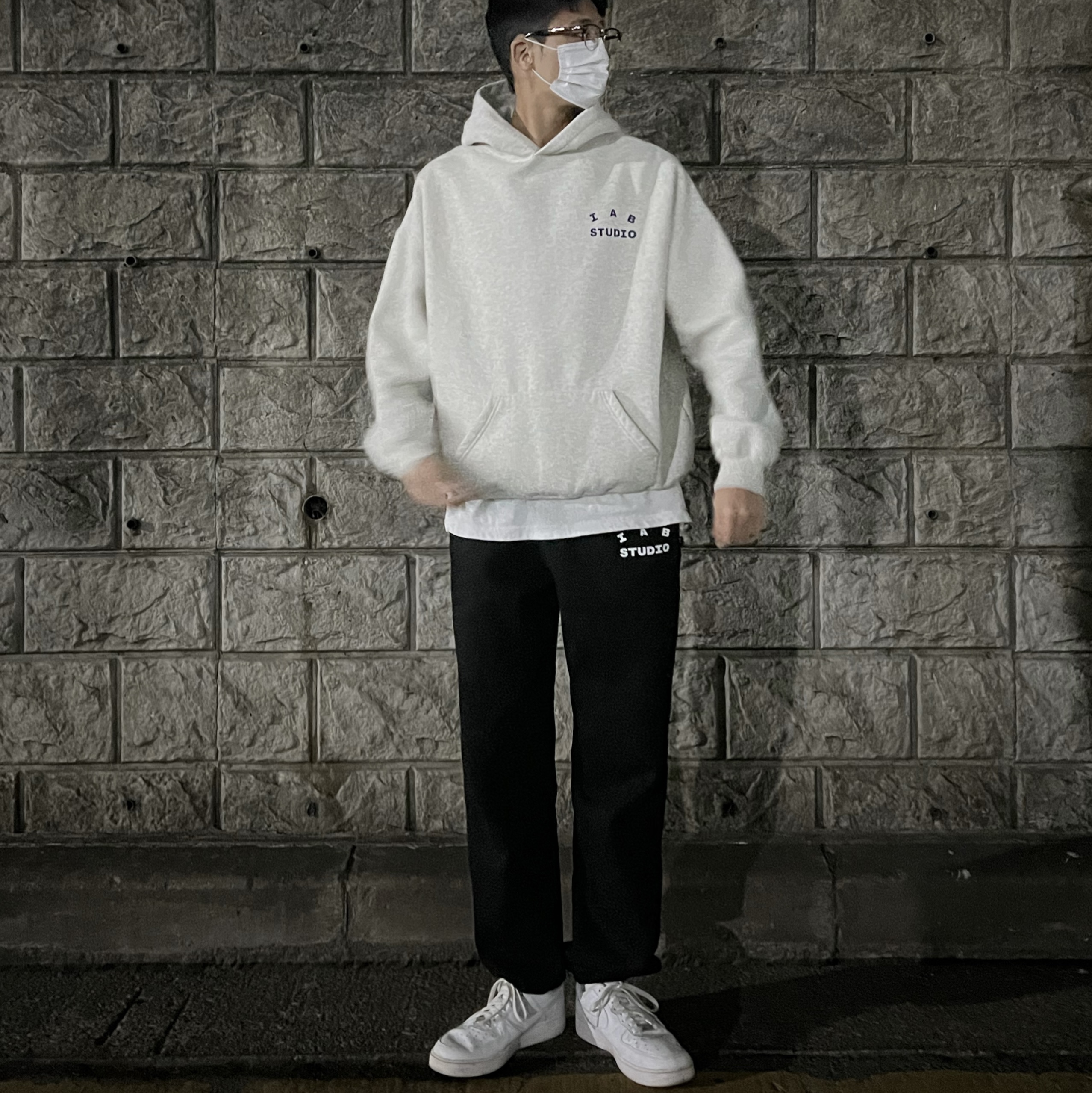 IAB Studio Sweatpants Black White - 23SS, IAB Studio Hoodie Oatmeal Gray - 21SS 착용 스타일 - 2