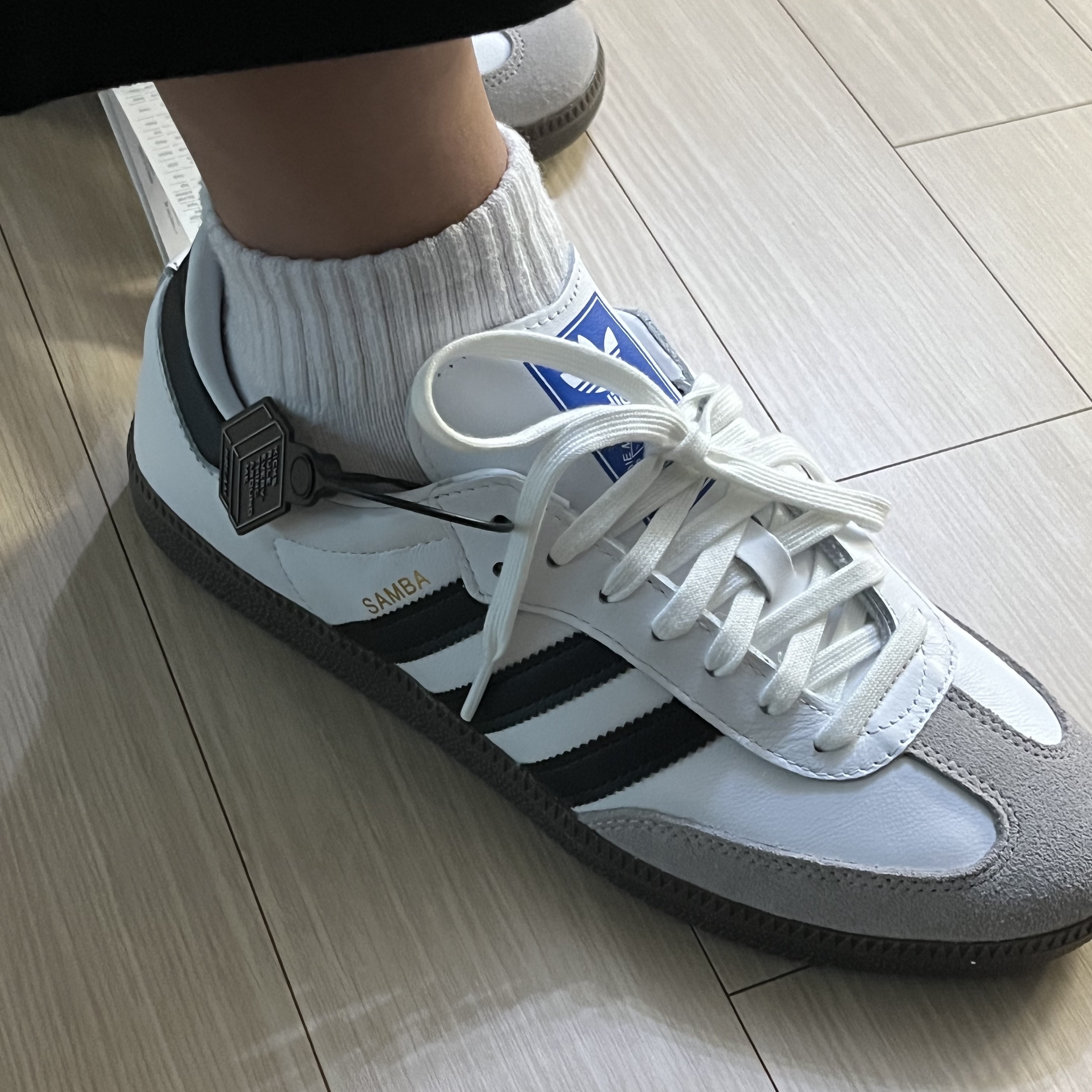Adidas Samba OG Cloud White 착용 스타일 - 1