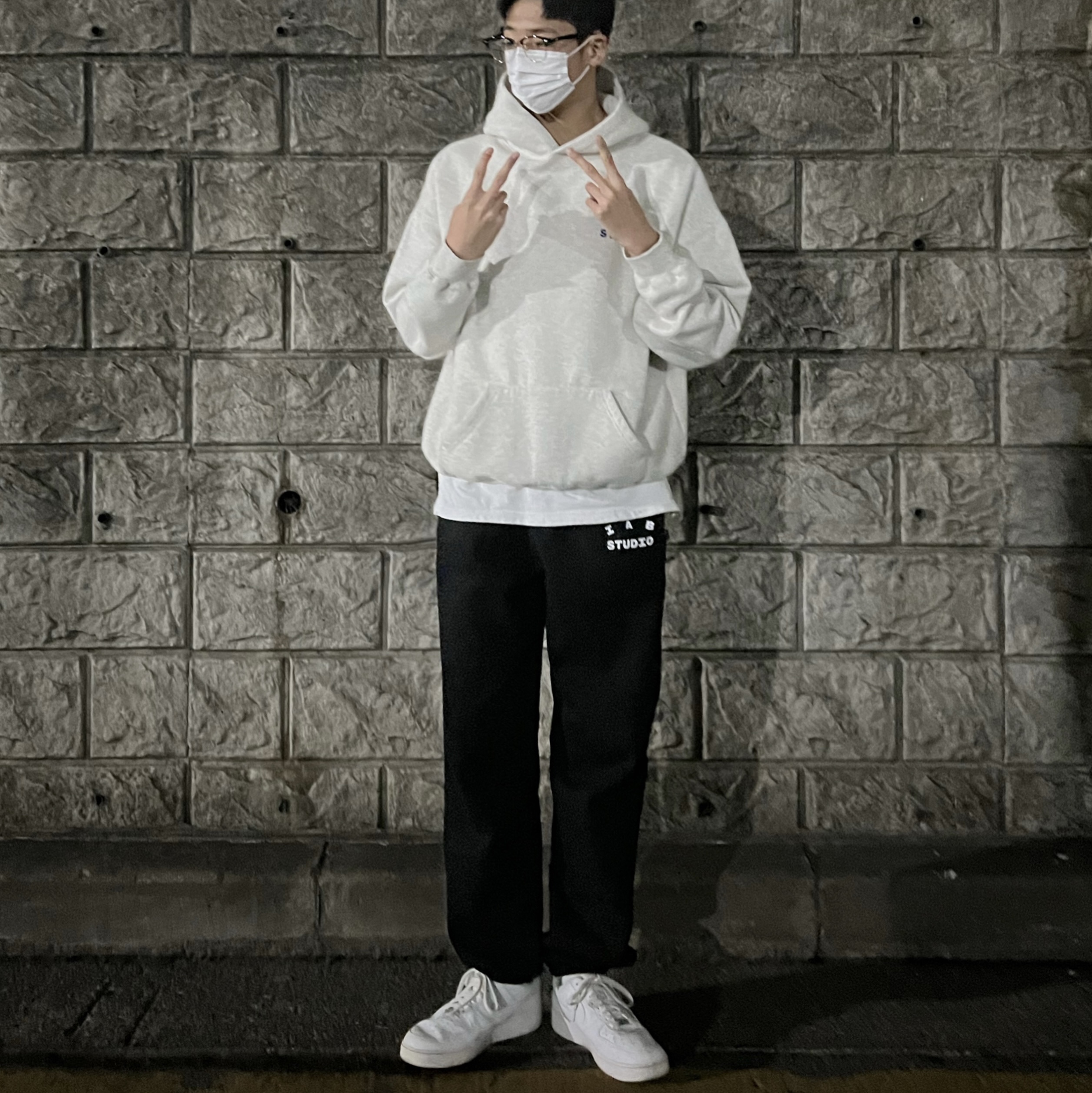 IAB Studio Sweatpants Black White - 23SS, IAB Studio Hoodie Oatmeal Gray - 21SS 착용 스타일 - 1