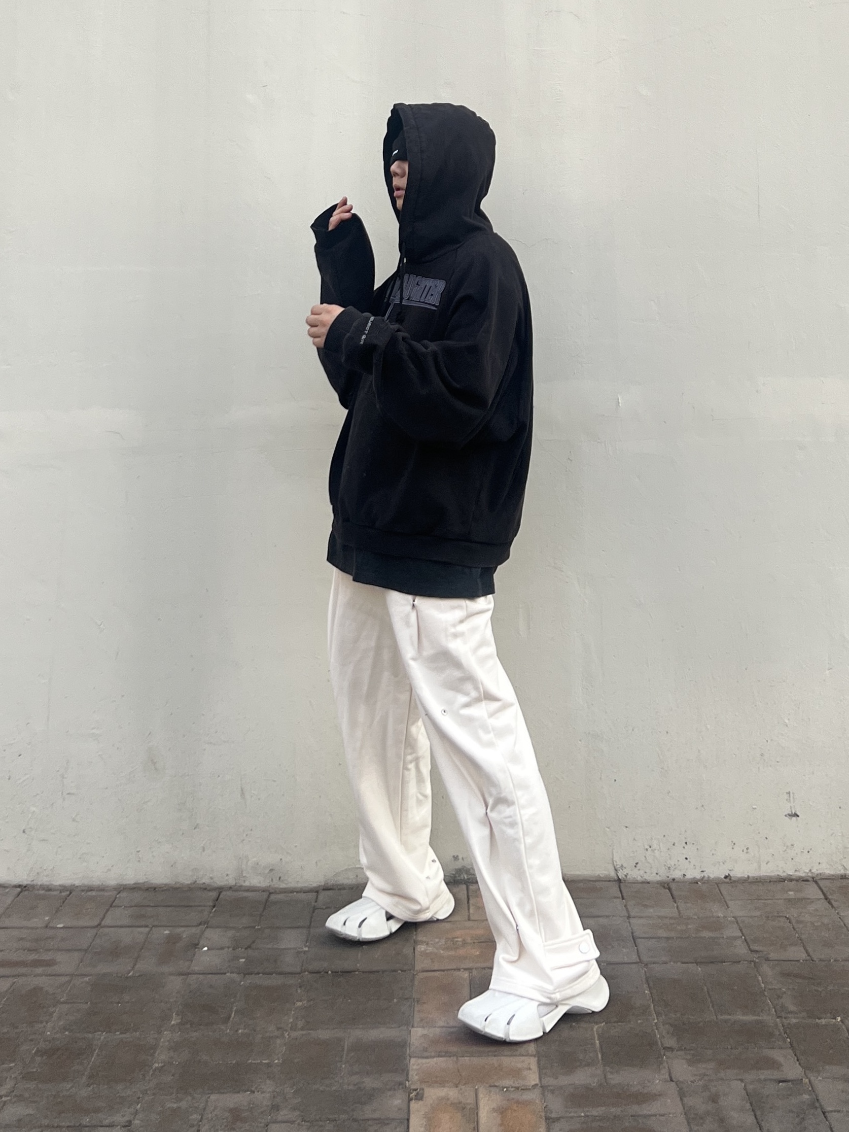 Project G/R Mind Slaughter Vintage Washeed Hoodie Black, Balenciaga Rubber Mold Closed Beige 착용 스타일 - 2