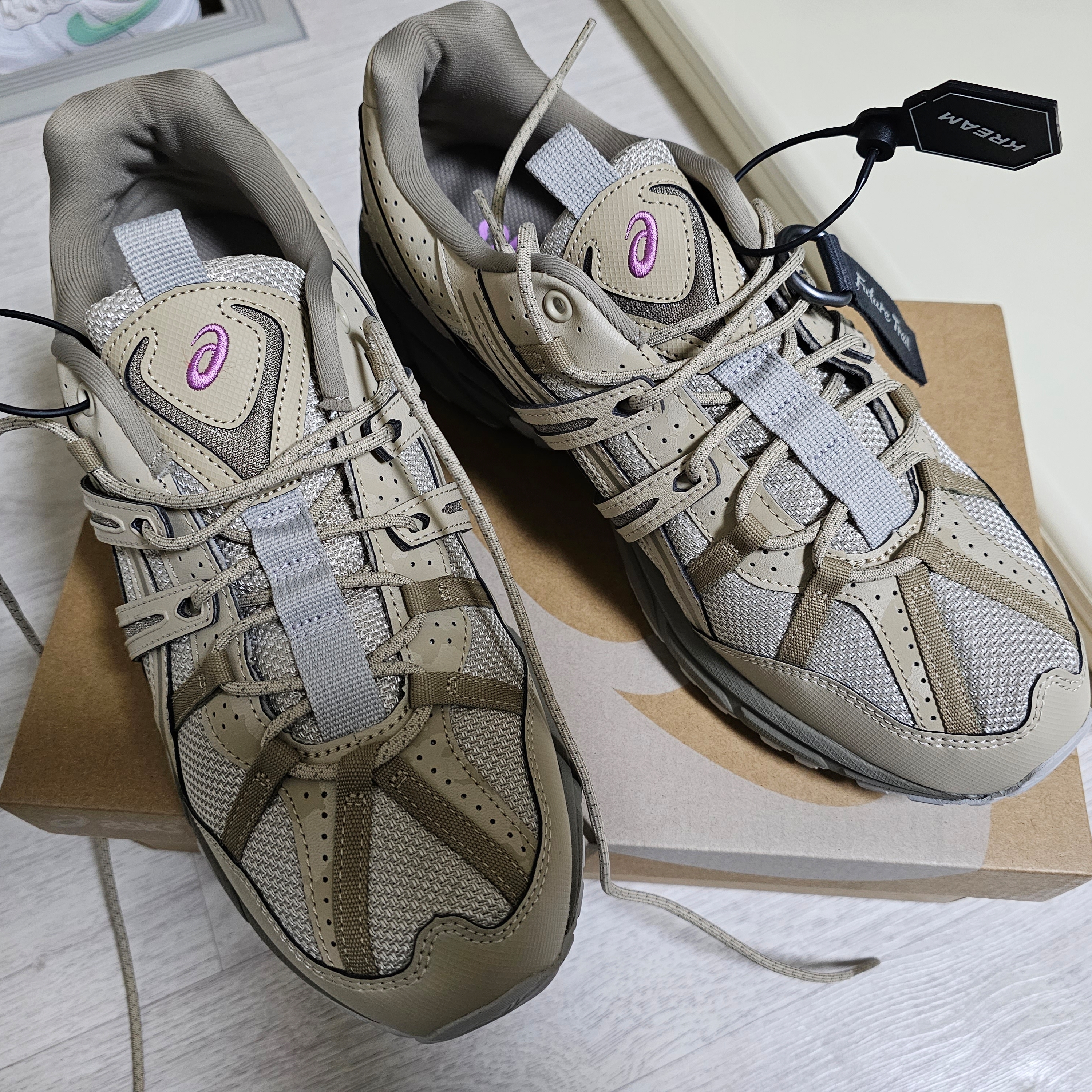 Asics Gel-Sonoma 15-50 Feather Grey Wood Crepe 착용 스타일 - 4